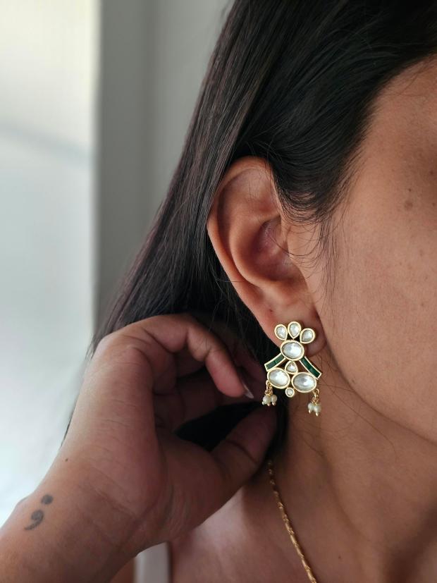 Manikya handcrafted necklace with earrings Thumbnail