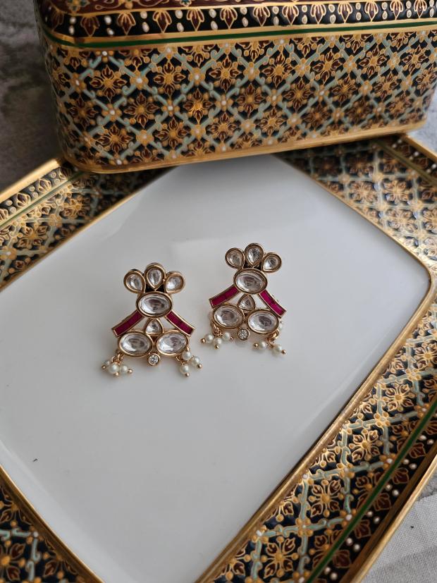 Manikya handcrafted necklace with earrings Thumbnail