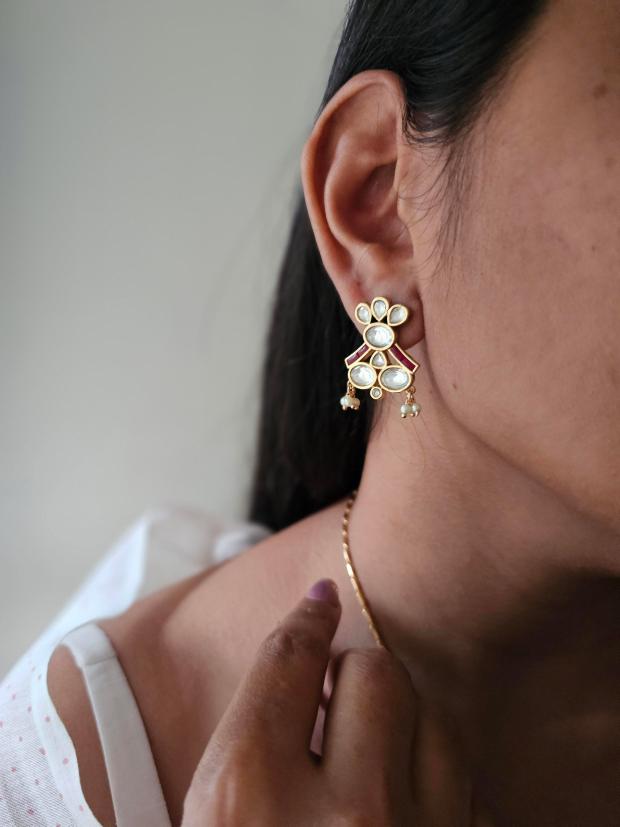 Manikya handcrafted necklace with earrings Thumbnail