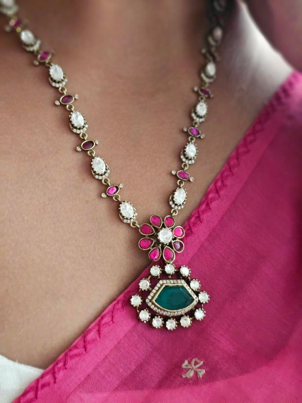 Zaraab handcrafted necklace with earrings Thumbnail