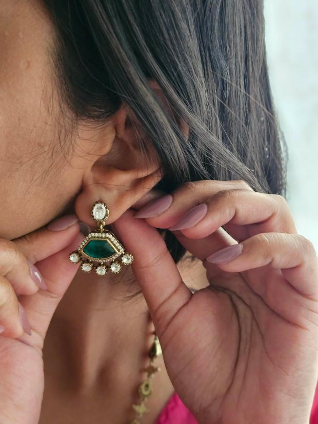 Zaraab handcrafted necklace with earrings Thumbnail