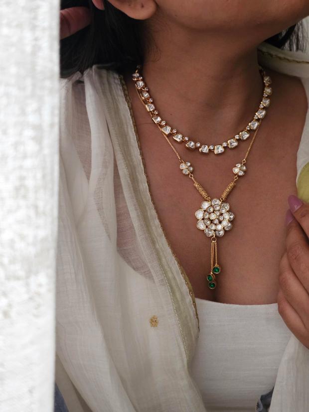 Namira handcrafted necklace with earrings Thumbnail