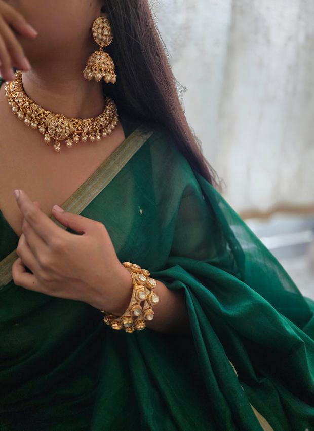 Vaira handcrafted necklace with earrings Thumbnail