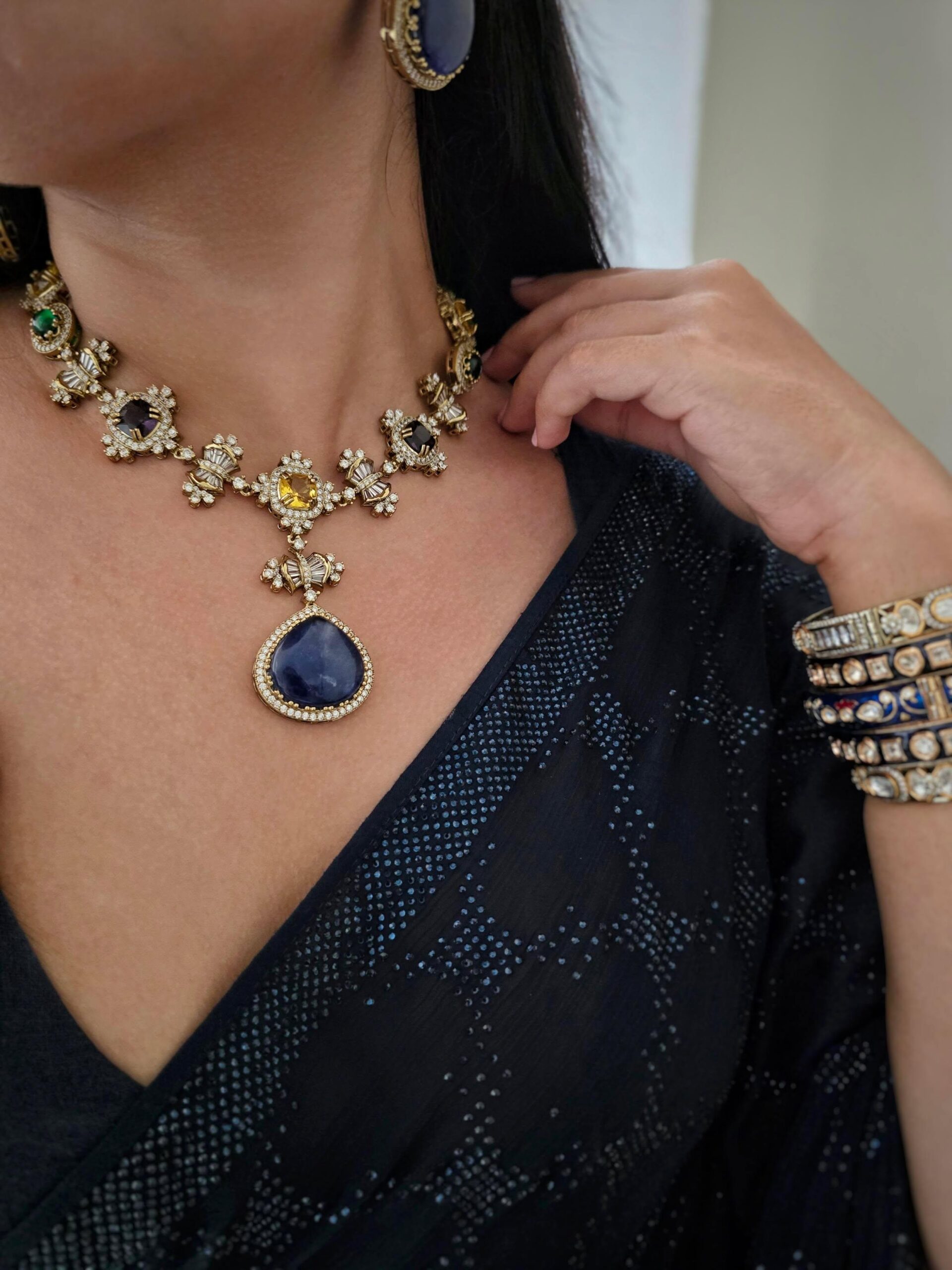 Arveen quartz necklace Thumbnail