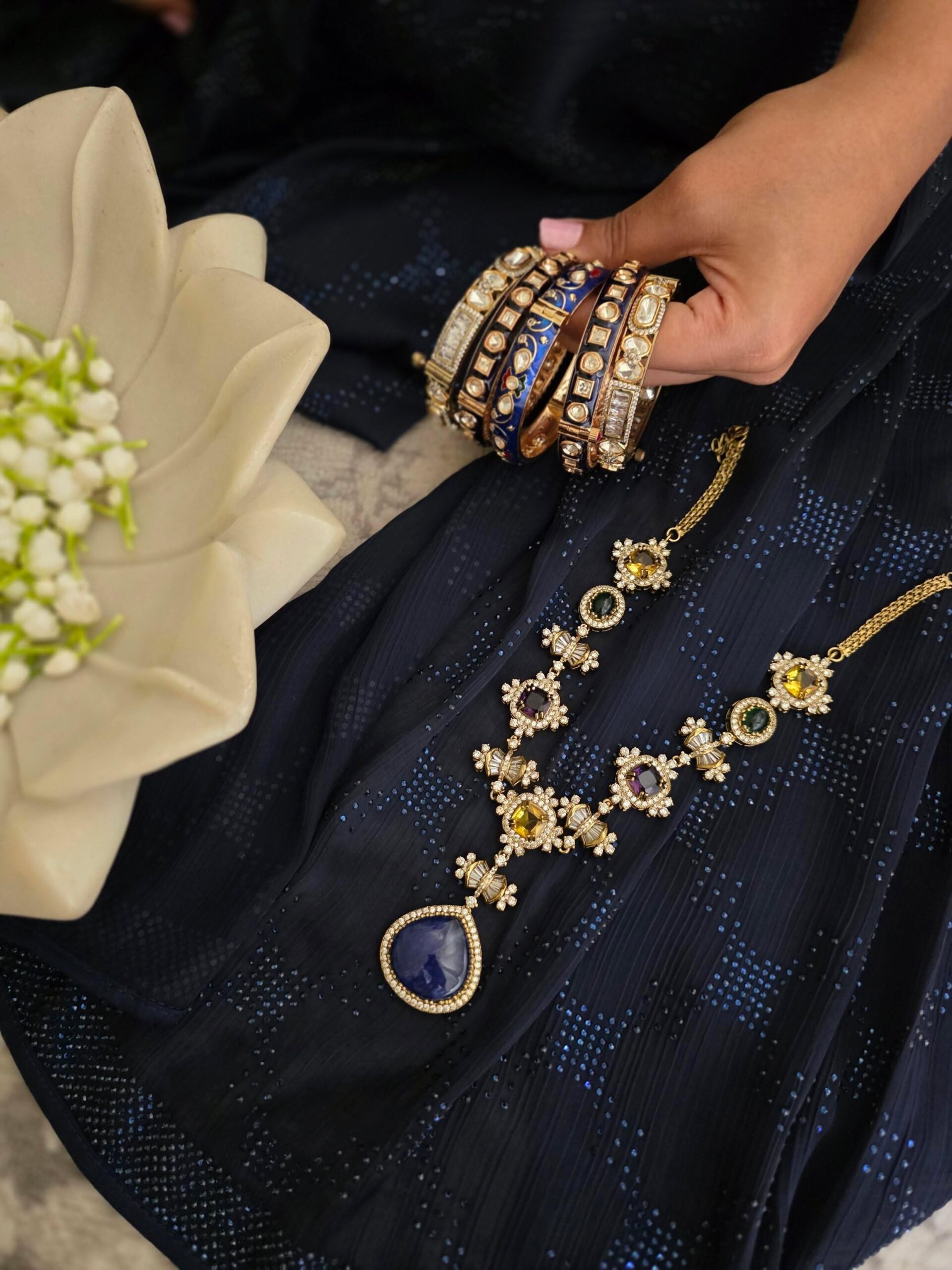 Arveen quartz necklace Thumbnail