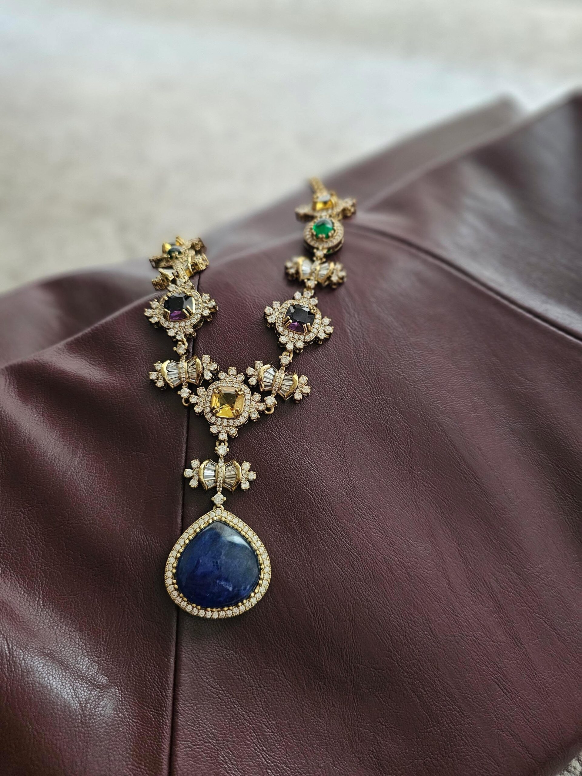 Arveen quartz necklace Thumbnail