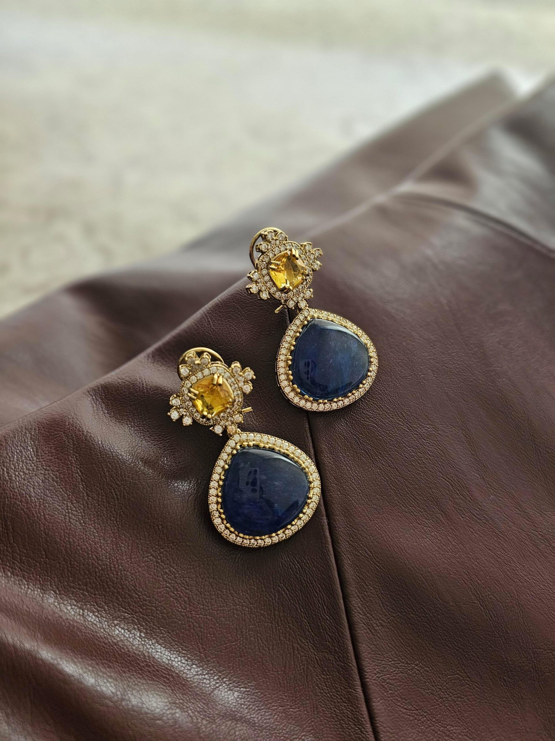 Arveen quartz necklace Thumbnail