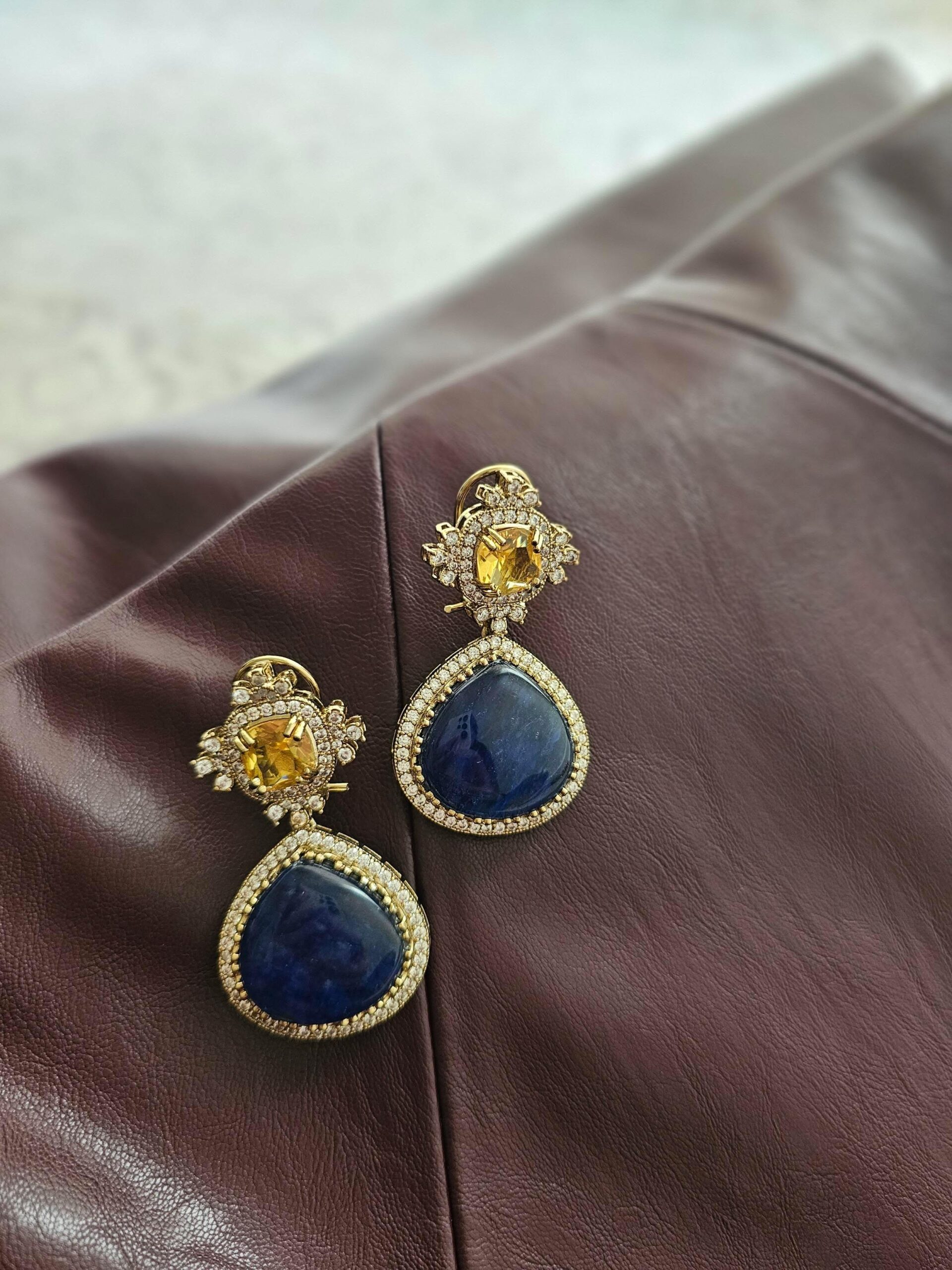 Arveen quartz necklace Thumbnail