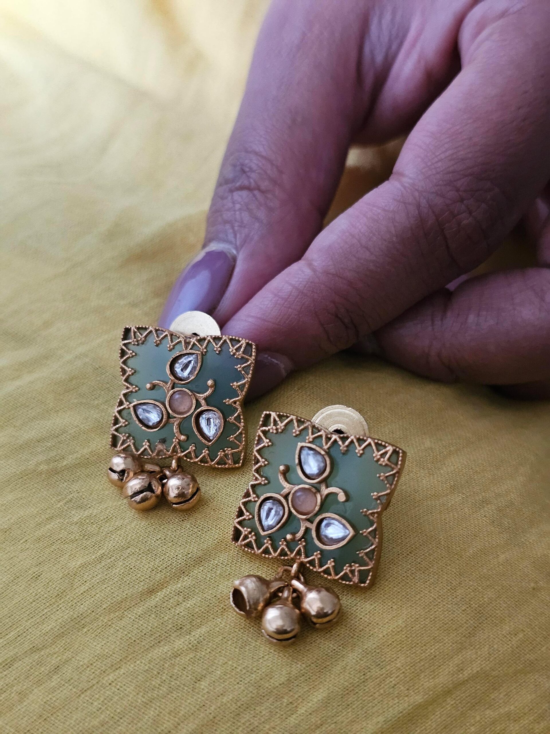 Aratrika handcrafted delicate choker Thumbnail