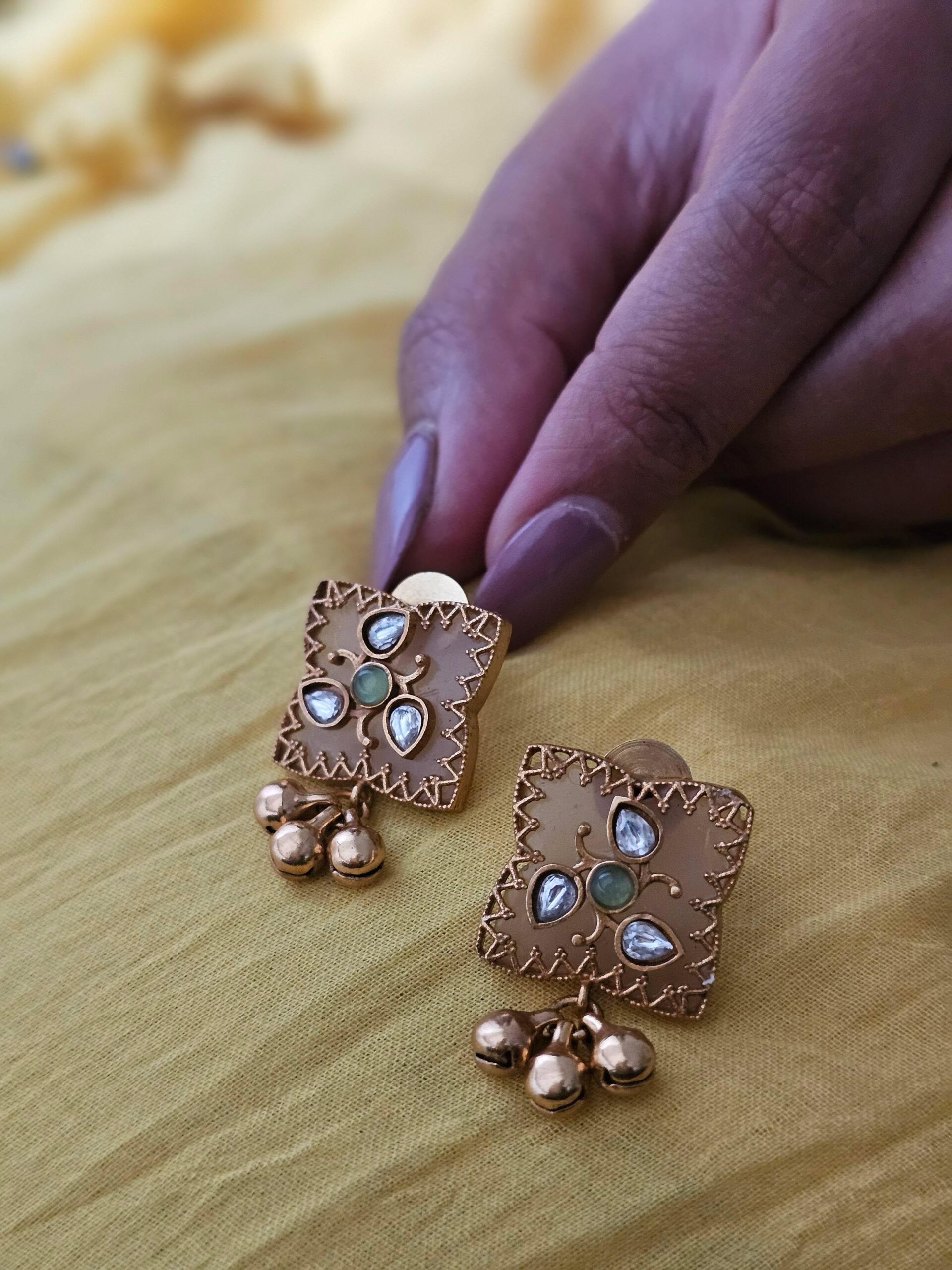 Aratrika handcrafted delicate choker Thumbnail