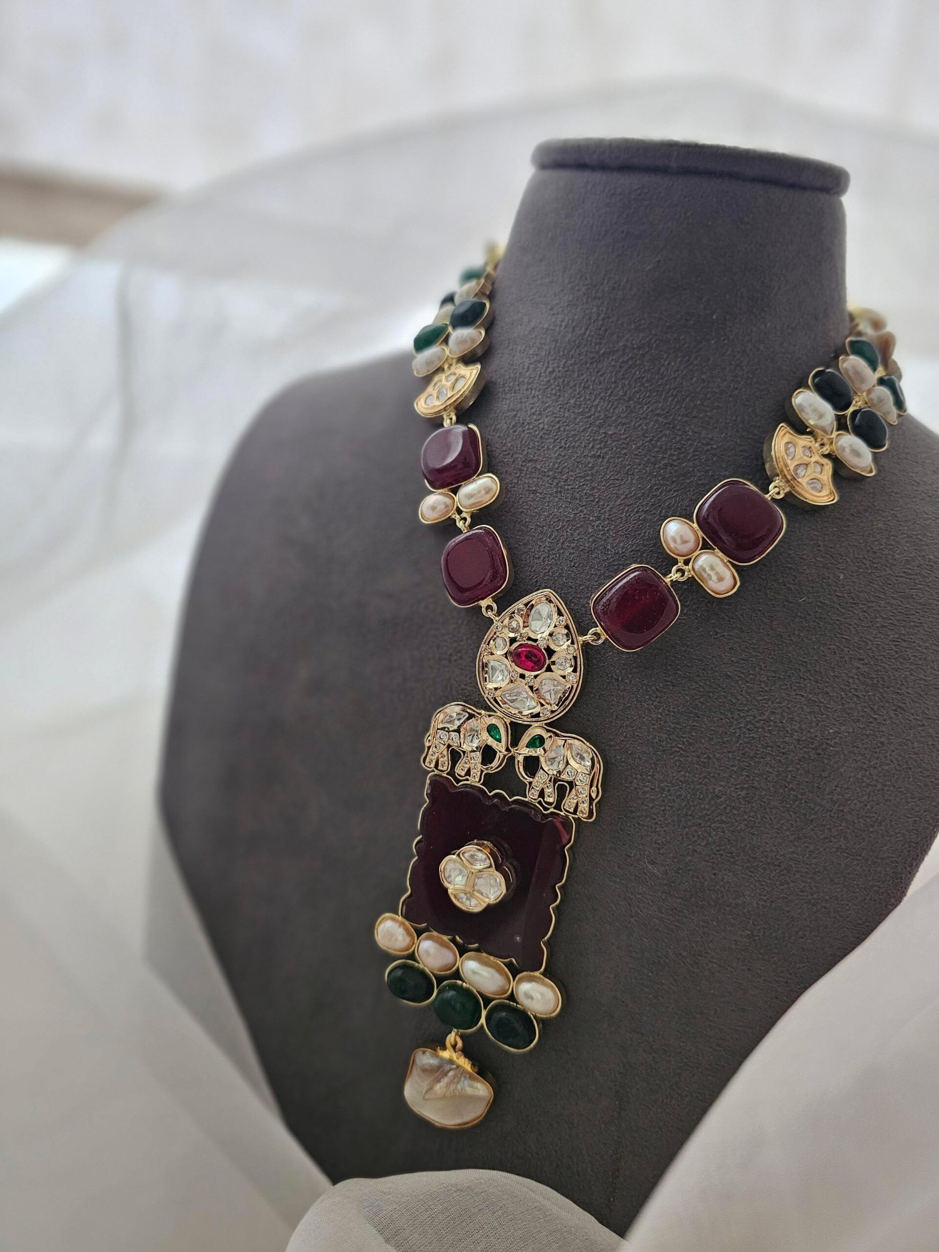 Harshla baroque and polki necklace Thumbnail