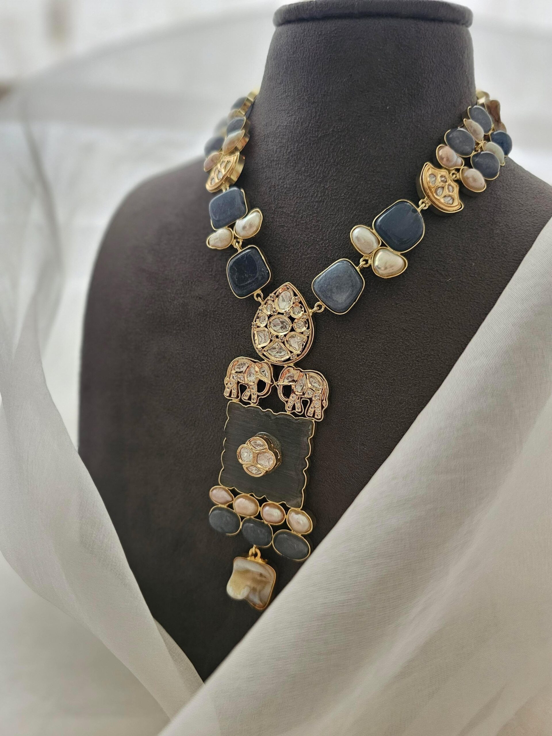 Harshla baroque and polki necklace Thumbnail