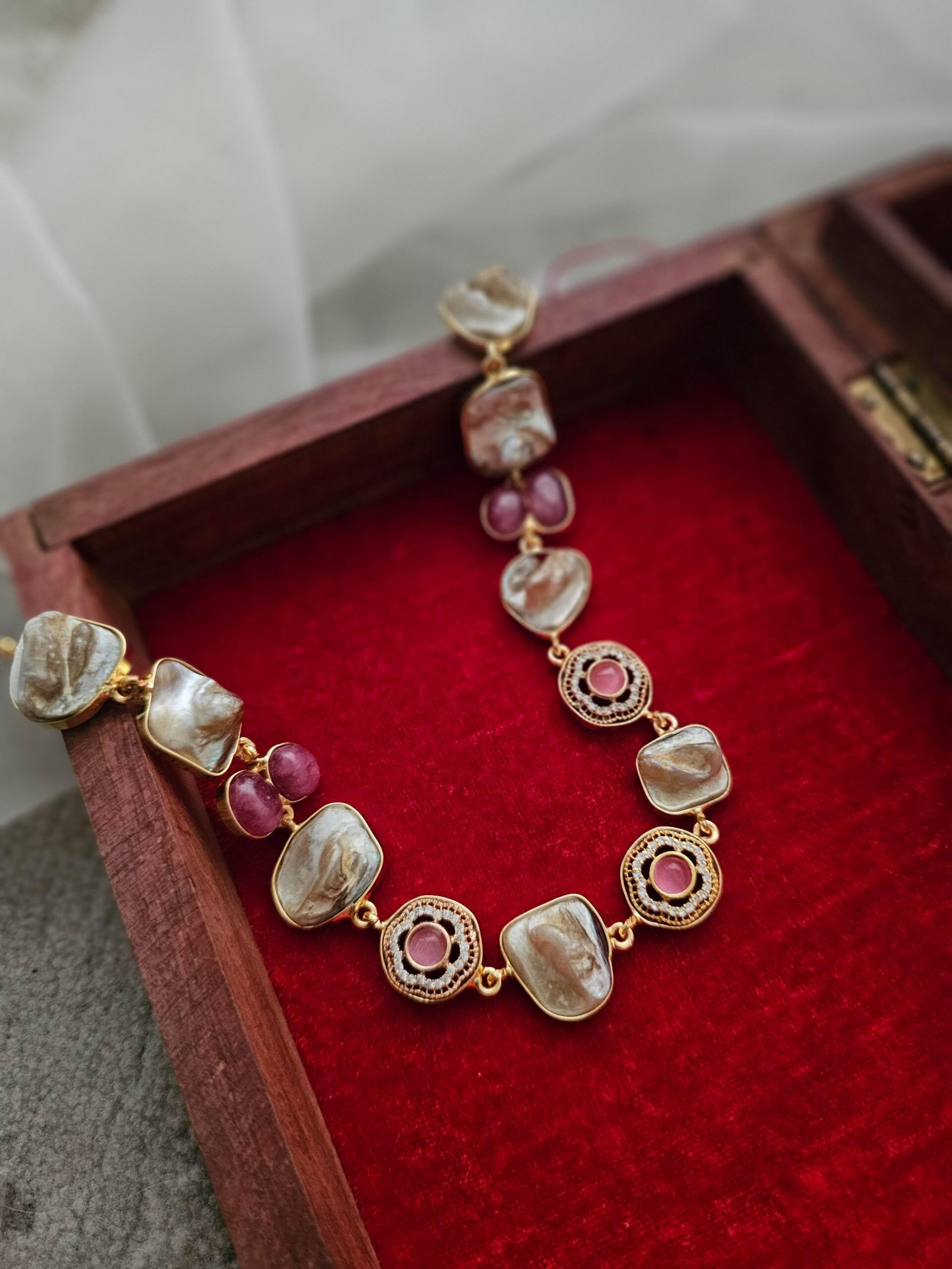 Arveen baroque and polki necklace Thumbnail