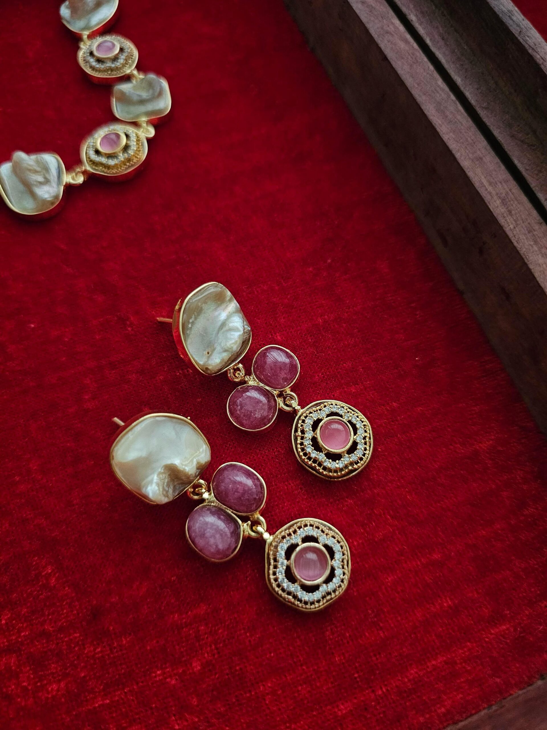 Arveen baroque and polki necklace Thumbnail