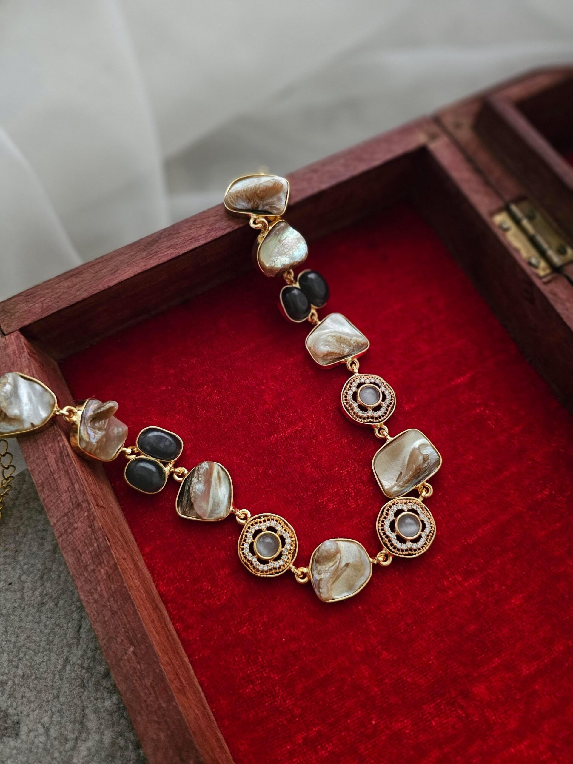 Arveen baroque and polki necklace Thumbnail