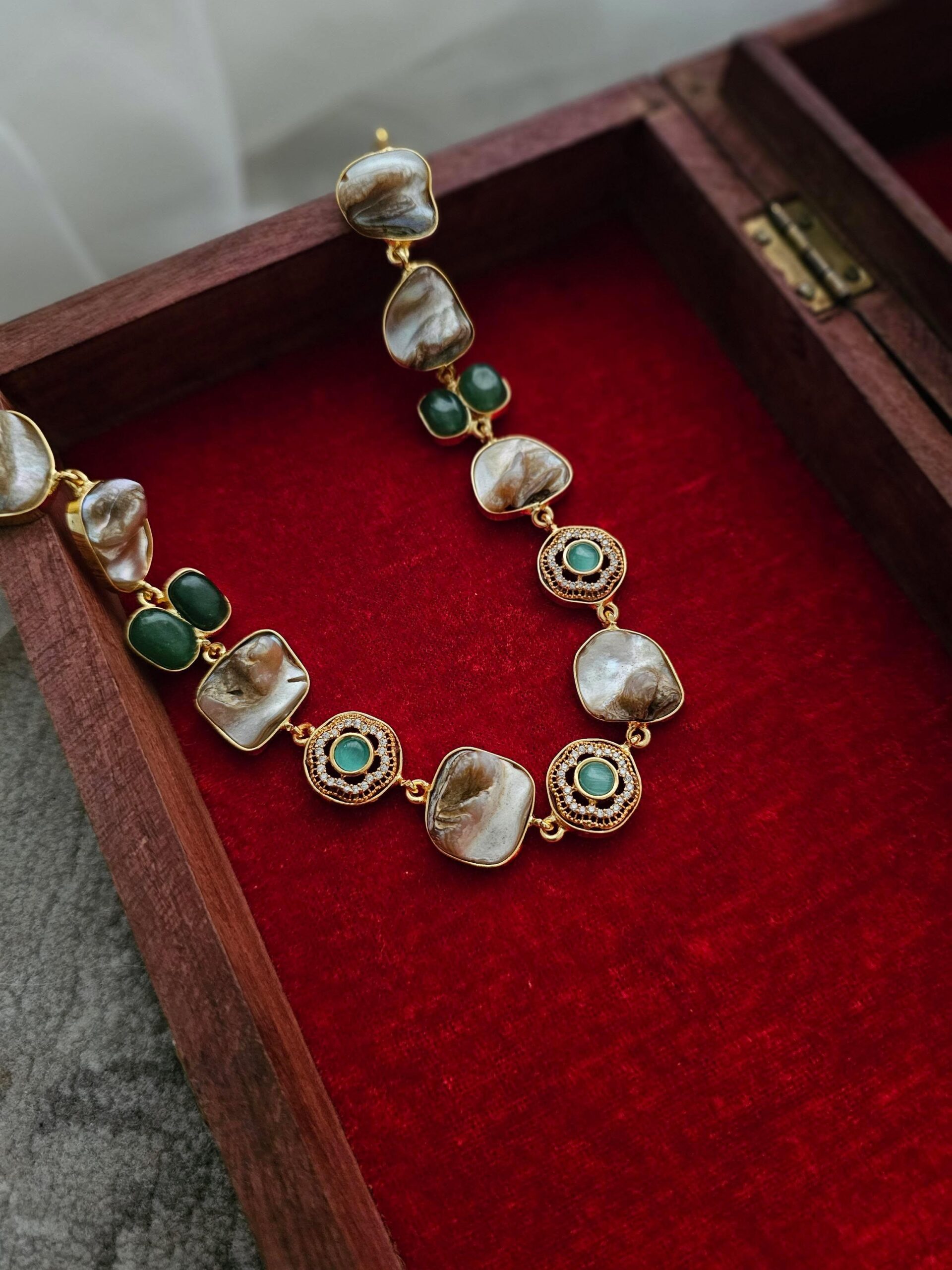 Arveen baroque and polki necklace8 Thumbnail