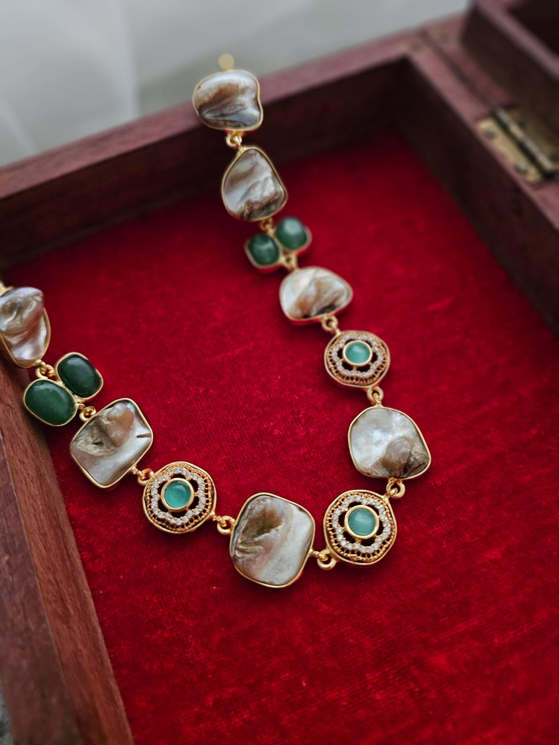 Arveen baroque and polki necklace8 Thumbnail