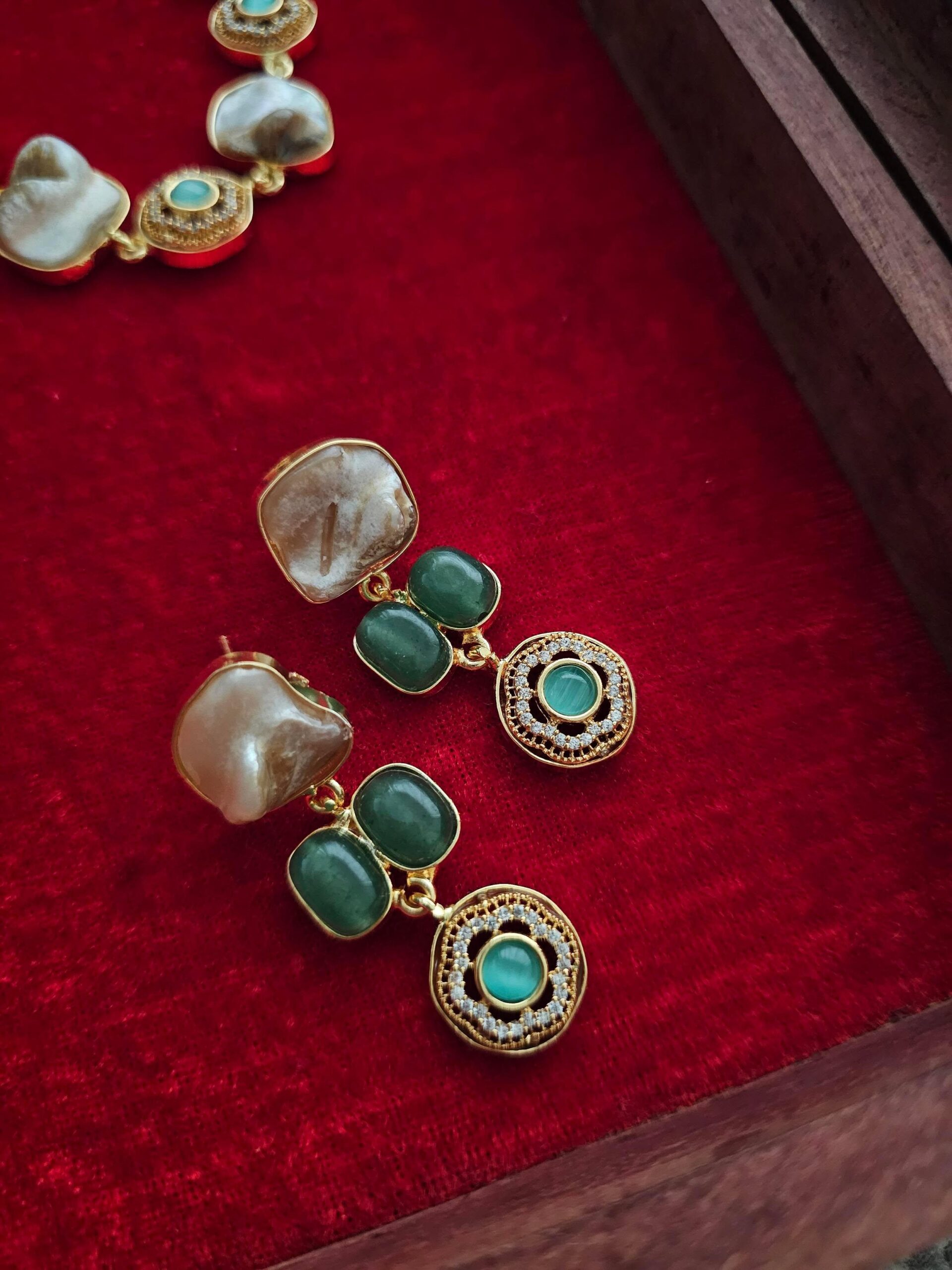 Arveen baroque and polki necklace8 Thumbnail