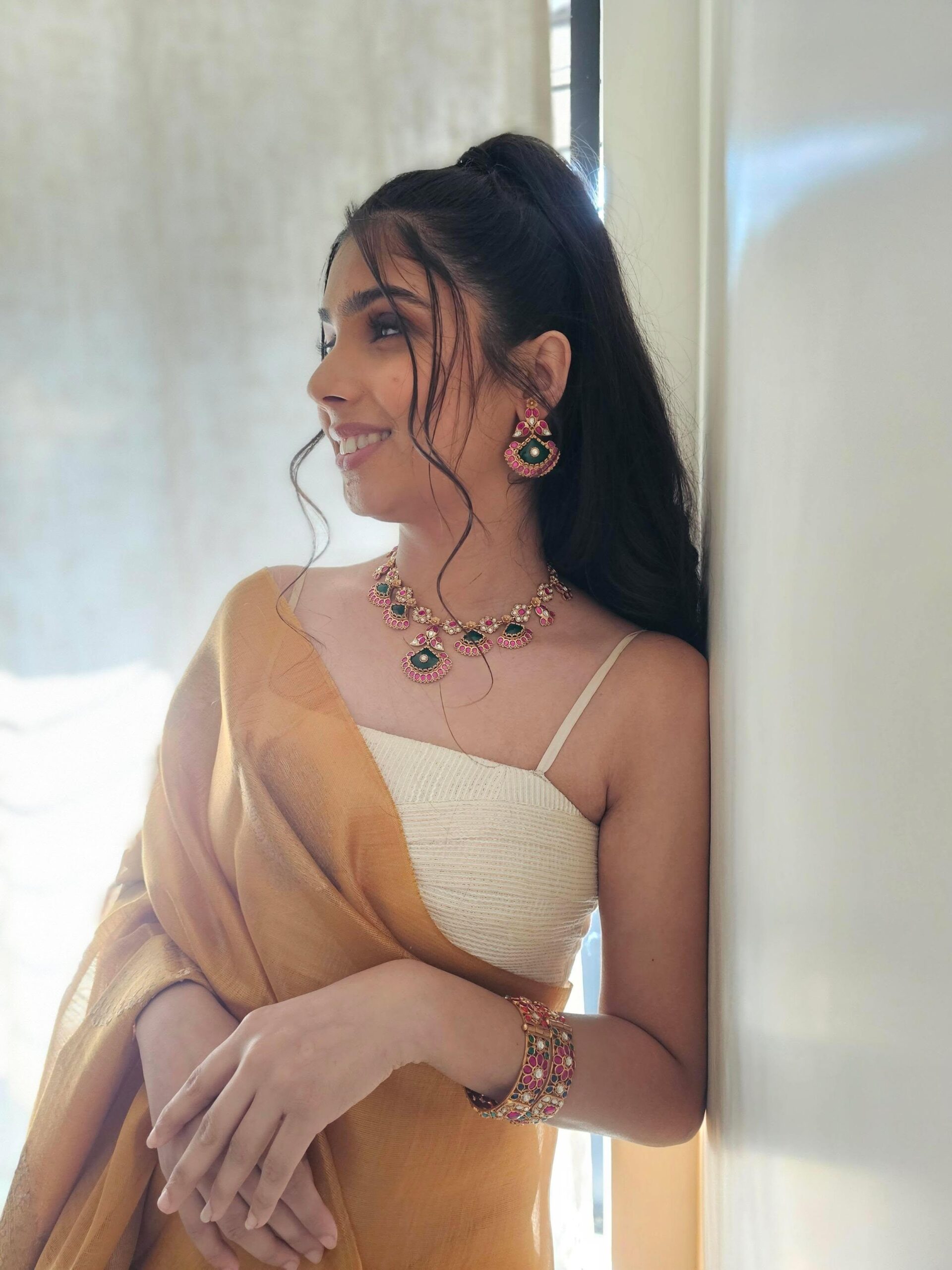 Surana handcrafted quartz necklace Thumbnail