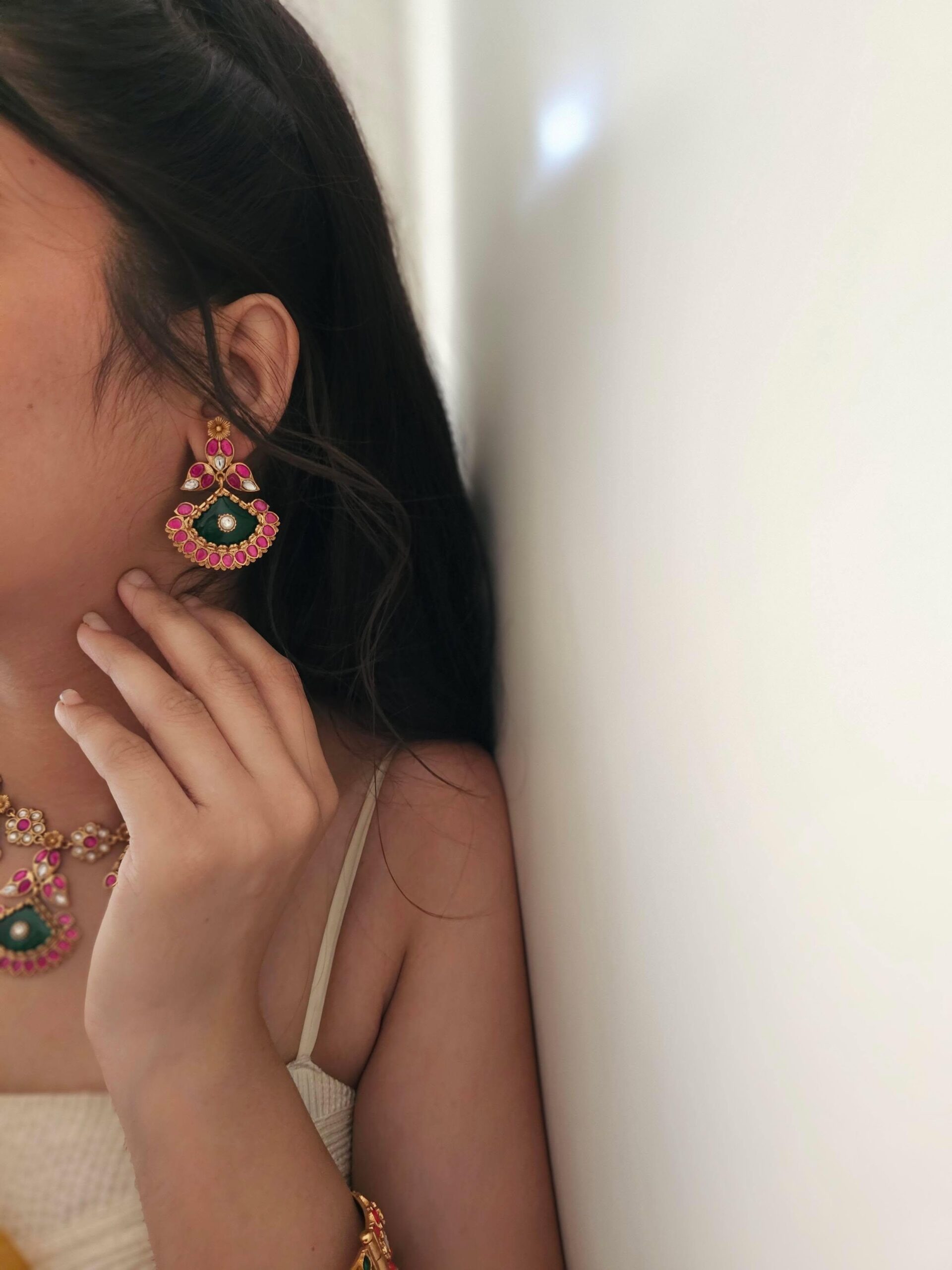 Surana handcrafted quartz necklace Thumbnail