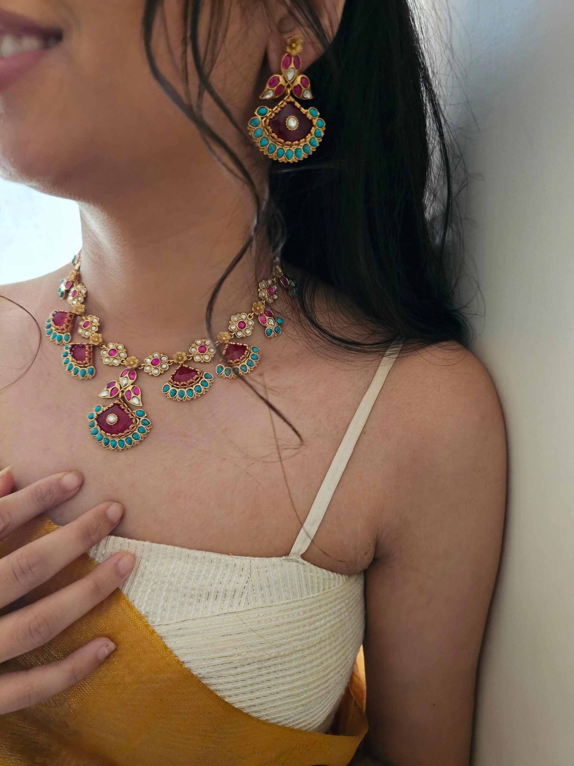 Surana handcrafted quartz necklace Thumbnail