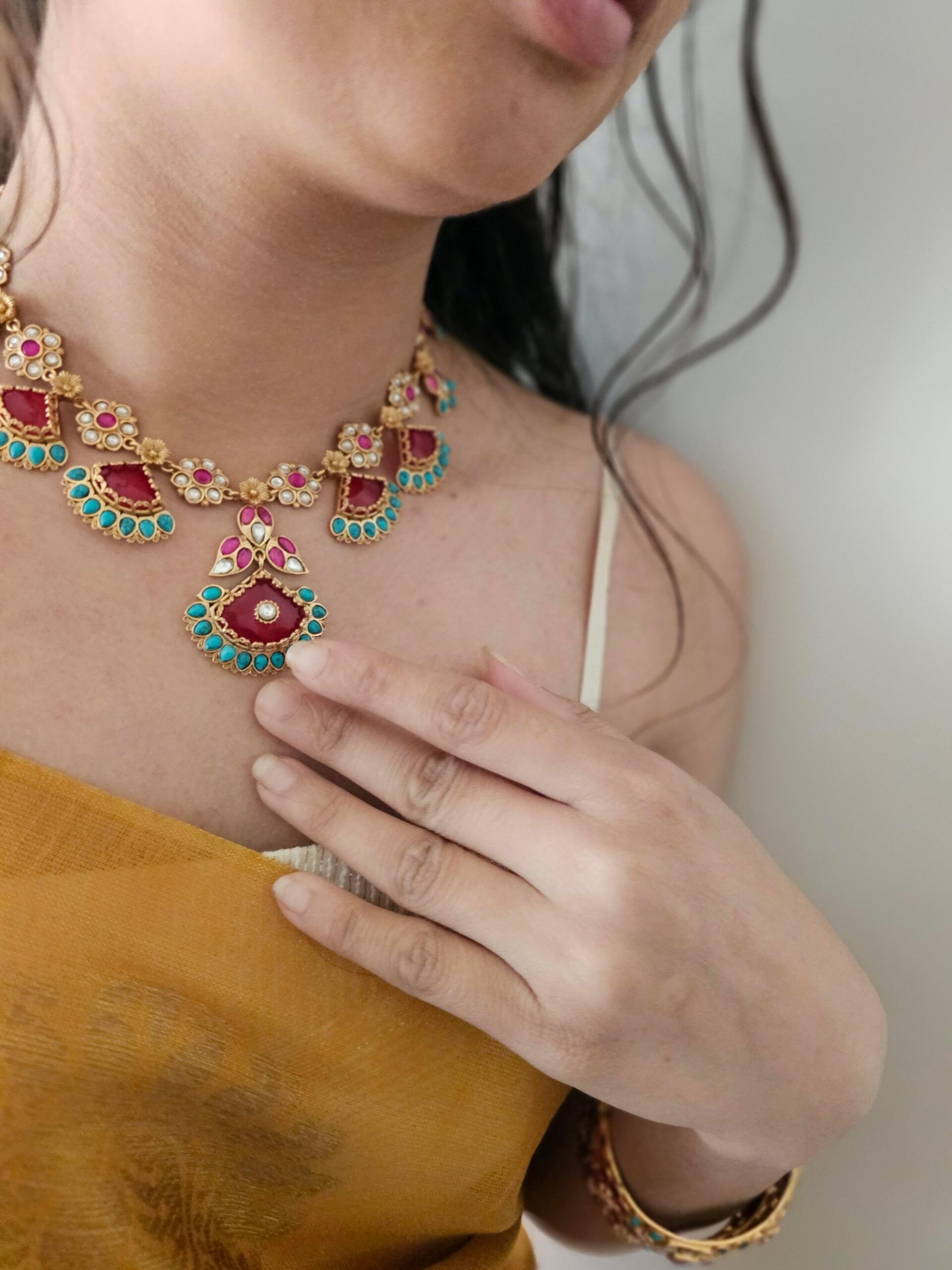 Surana handcrafted quartz necklace Thumbnail