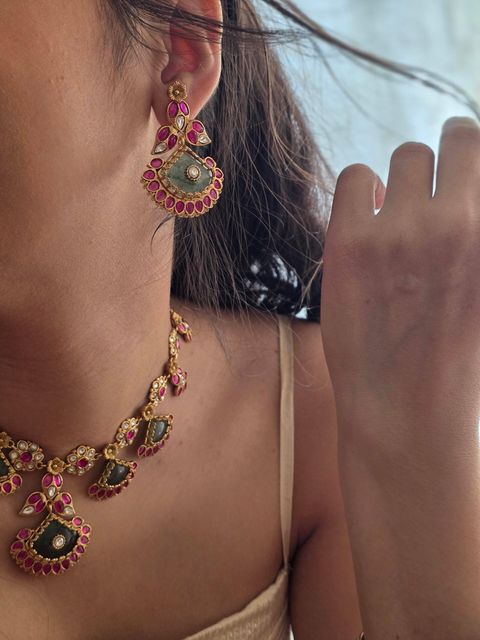 Surana handcrafted quartz necklace Thumbnail