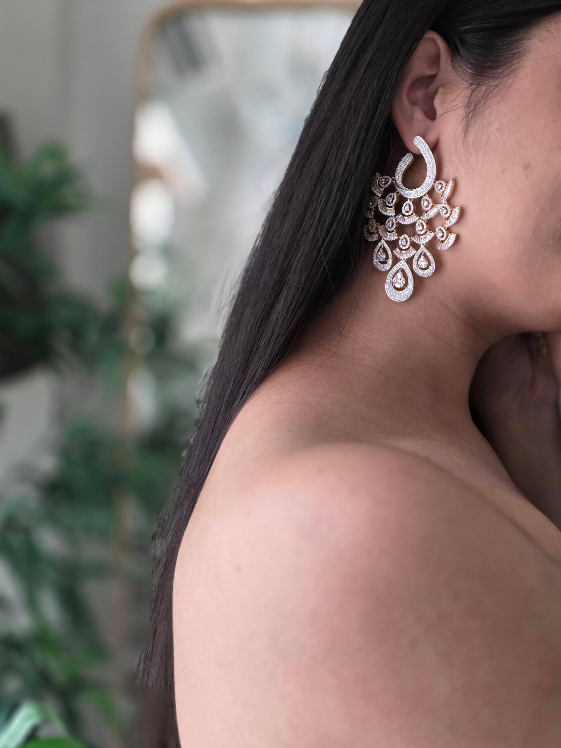 Nitya diamond-look chaandbaali Thumbnail