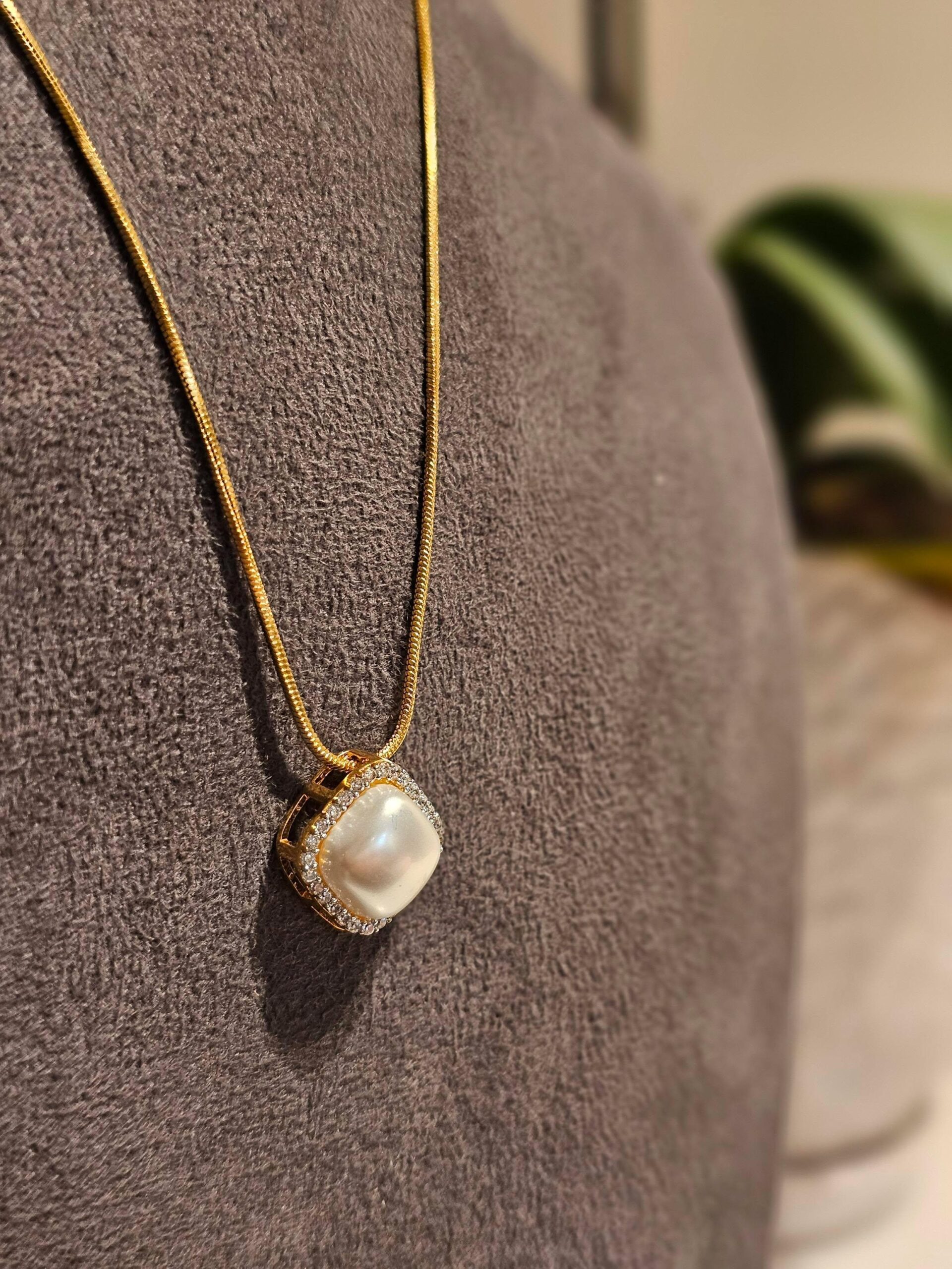 Roni delicate pearl necklace Thumbnail