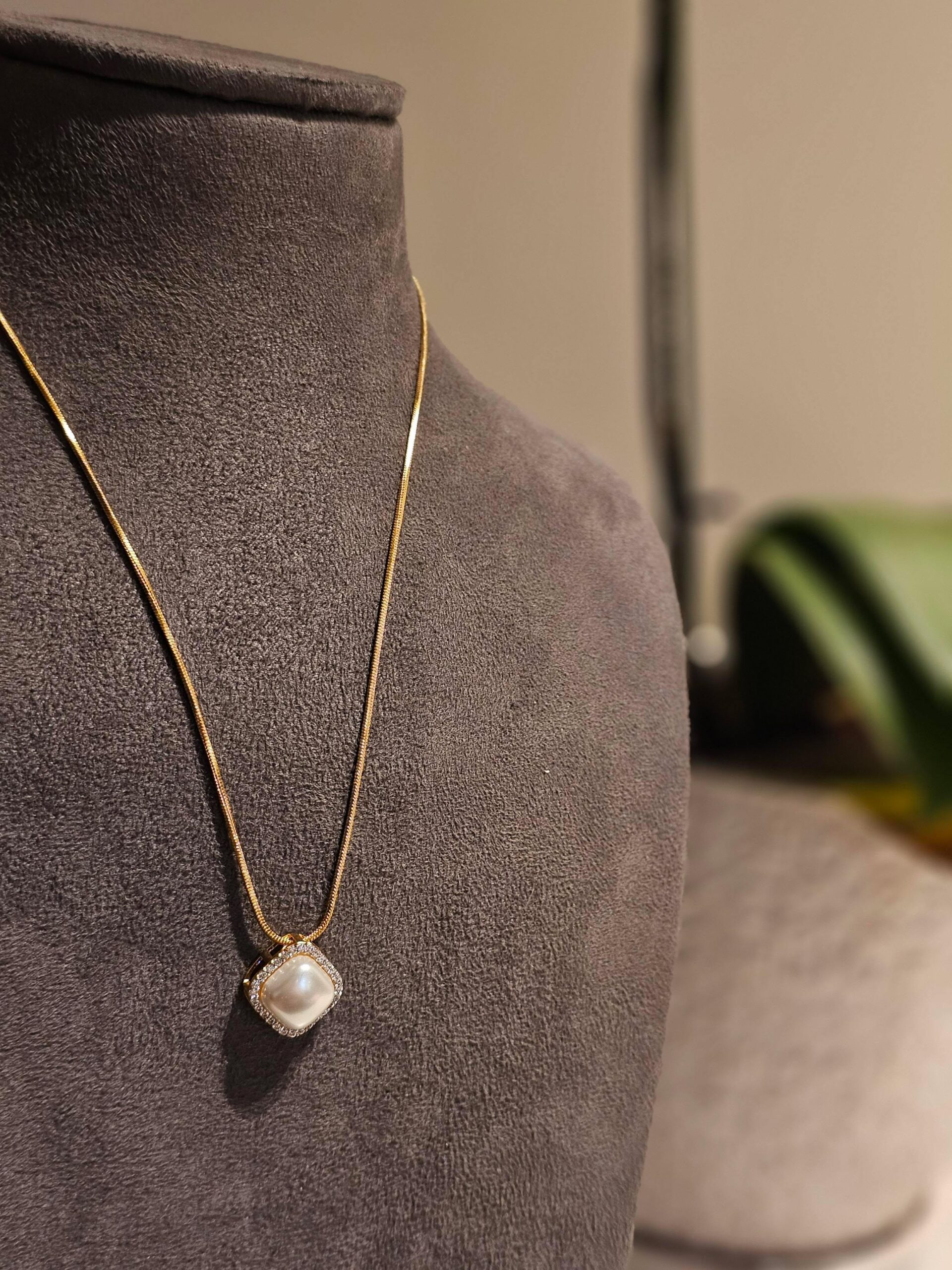 Roni delicate pearl necklace Thumbnail