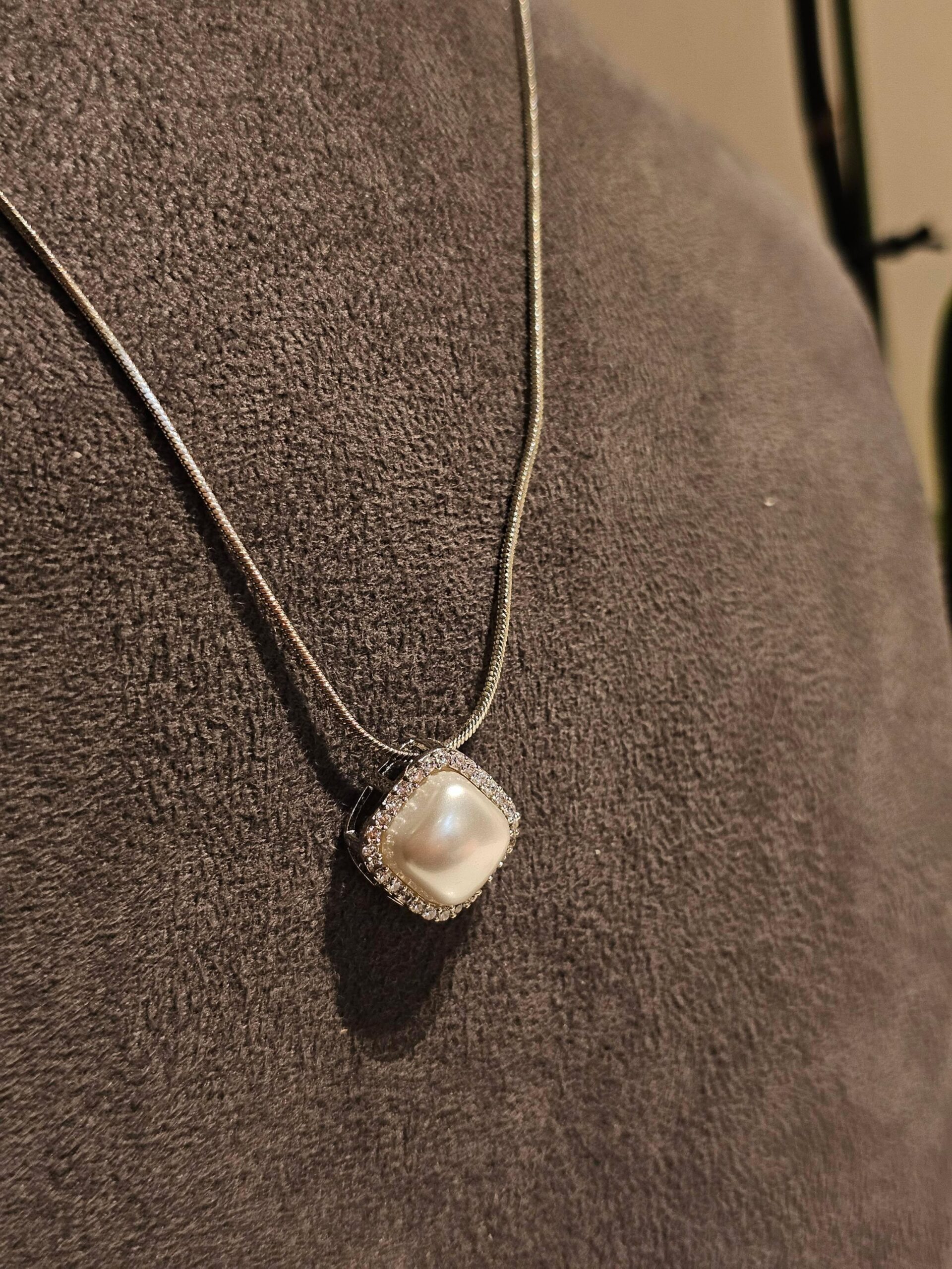 Roni delicate pearl necklace Thumbnail