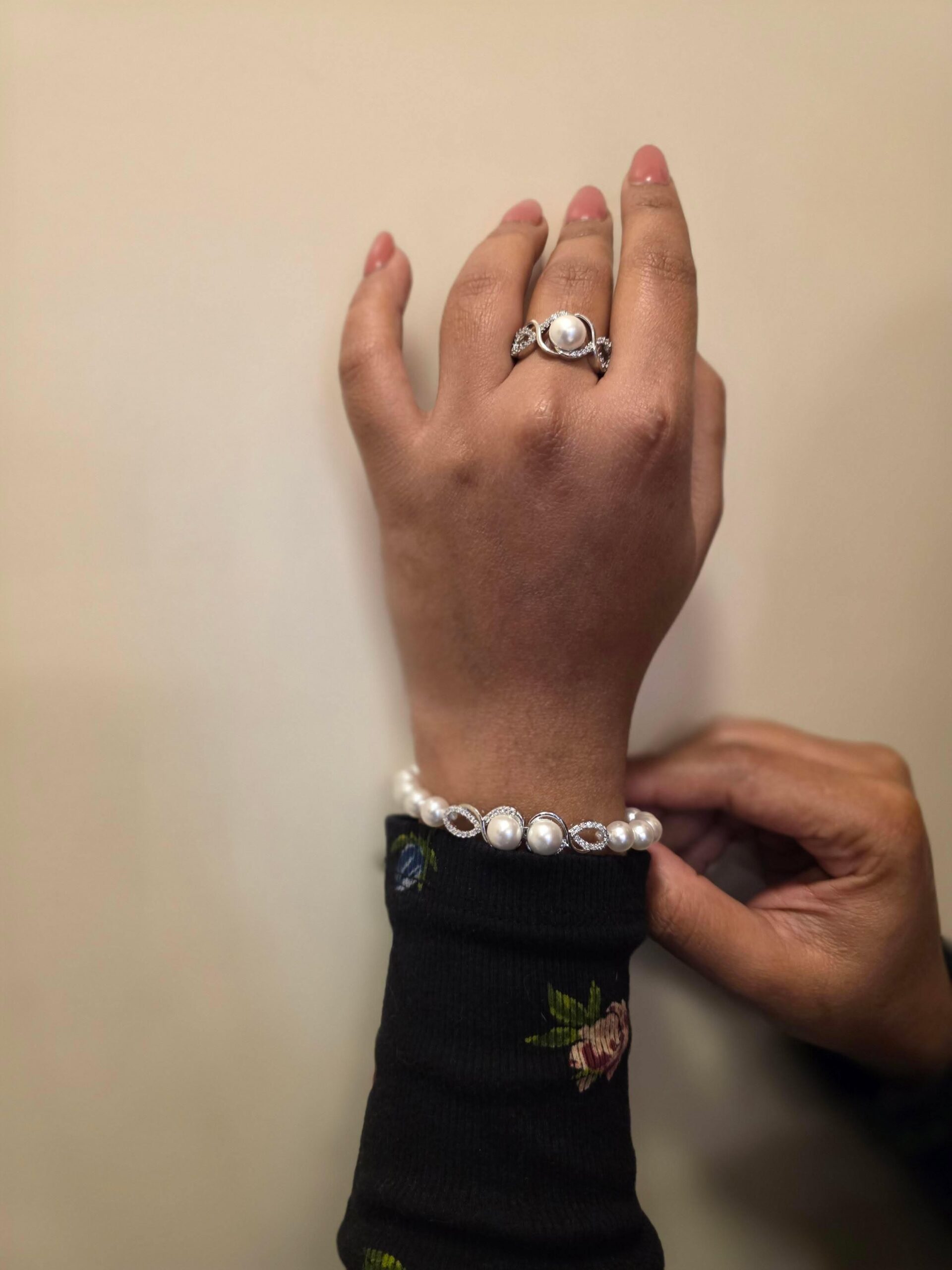 Pashmina delicate pearl necklace Thumbnail