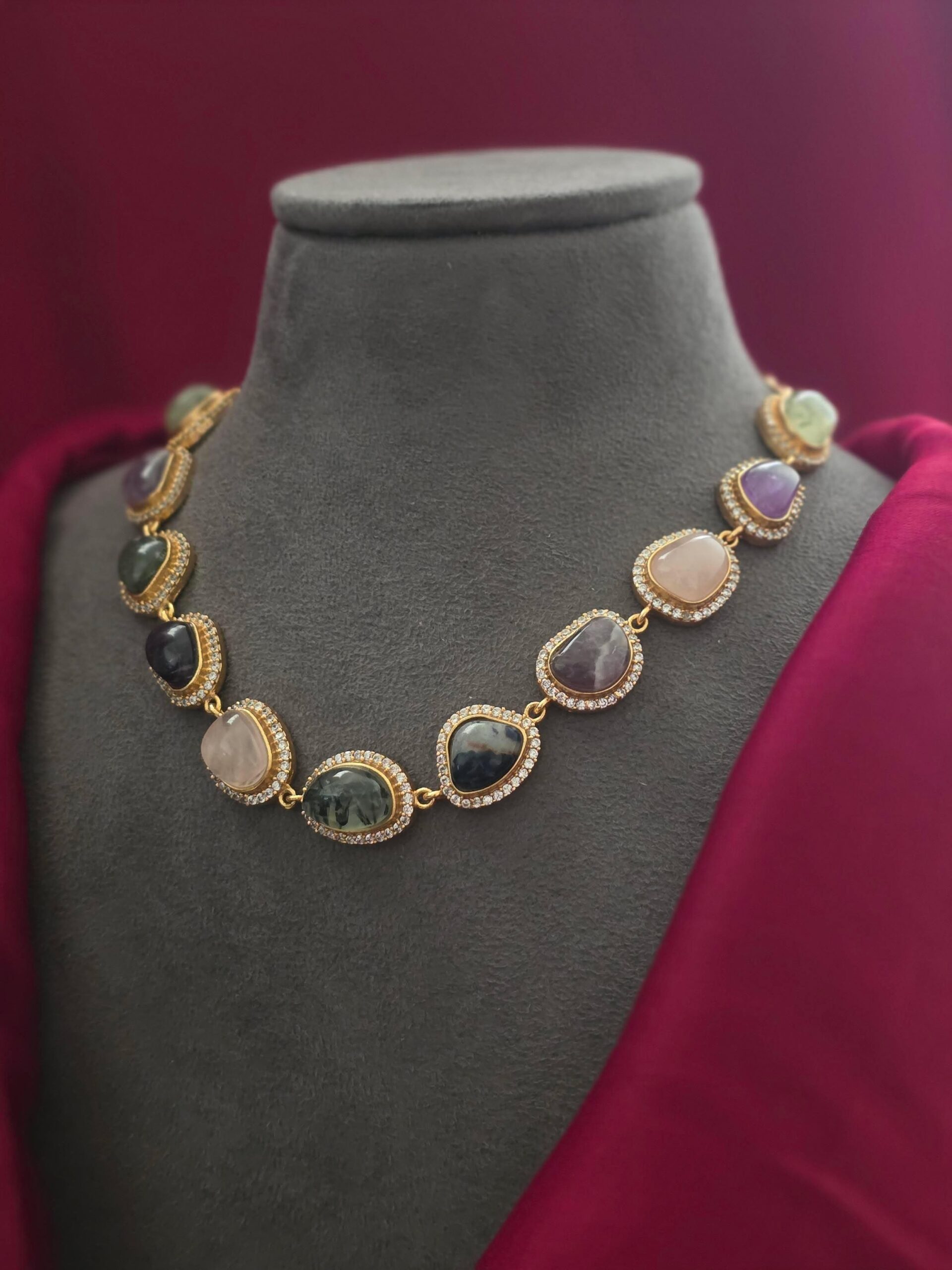 Savri quartz and polki necklace Thumbnail