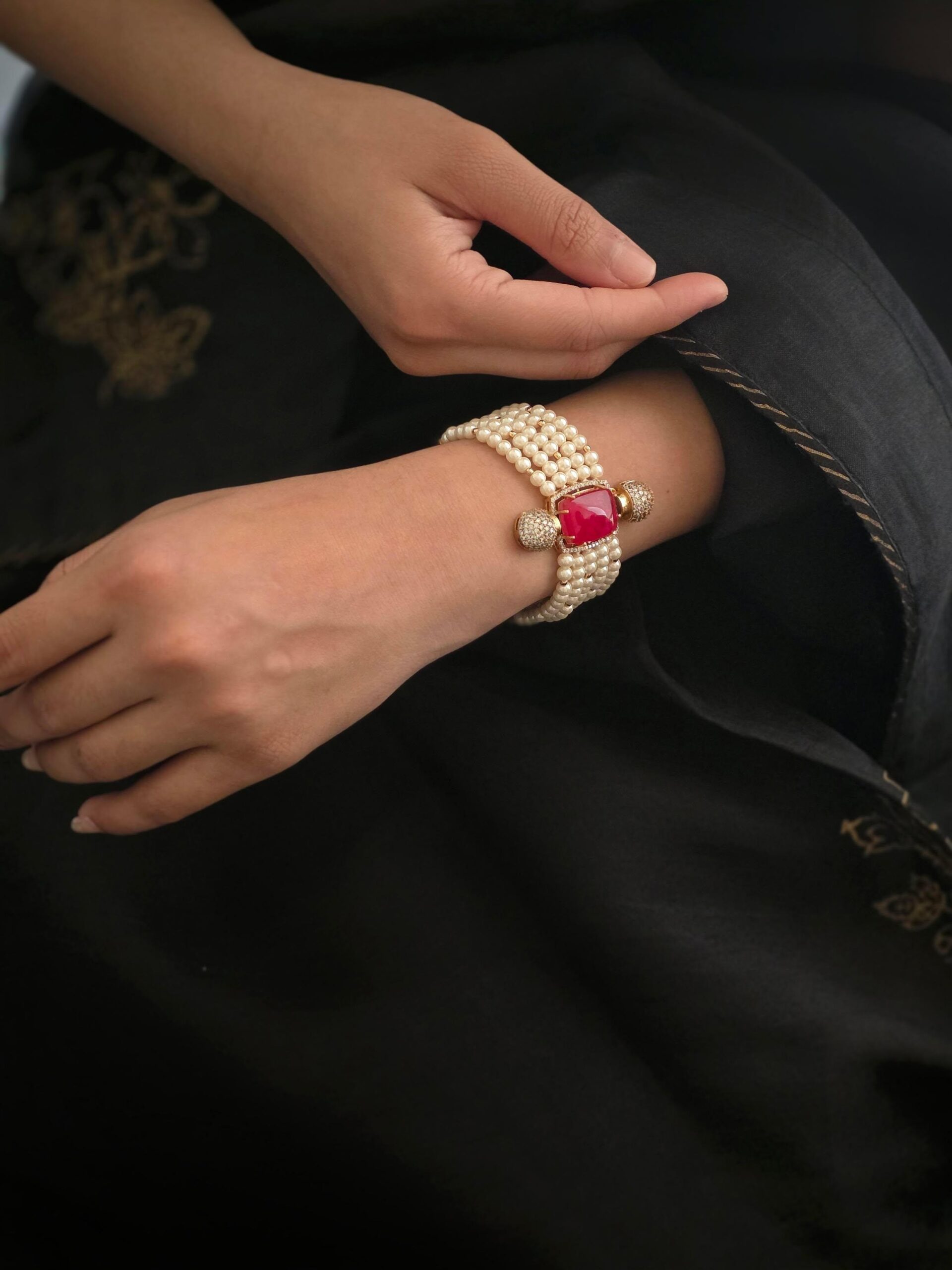 Girisha pearl and quartz long necklace Thumbnail