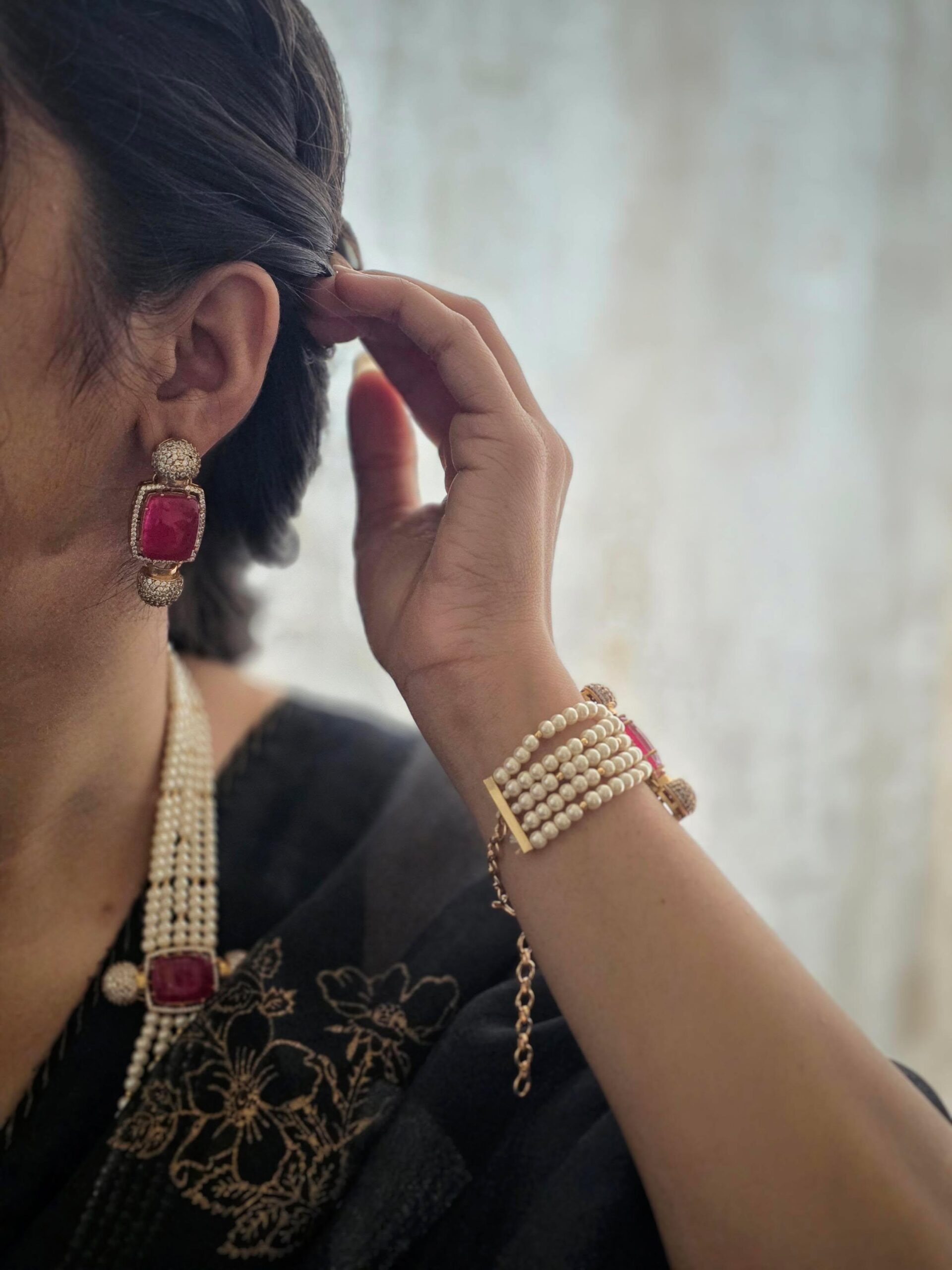 Girisha pearl and quartz long necklace Thumbnail