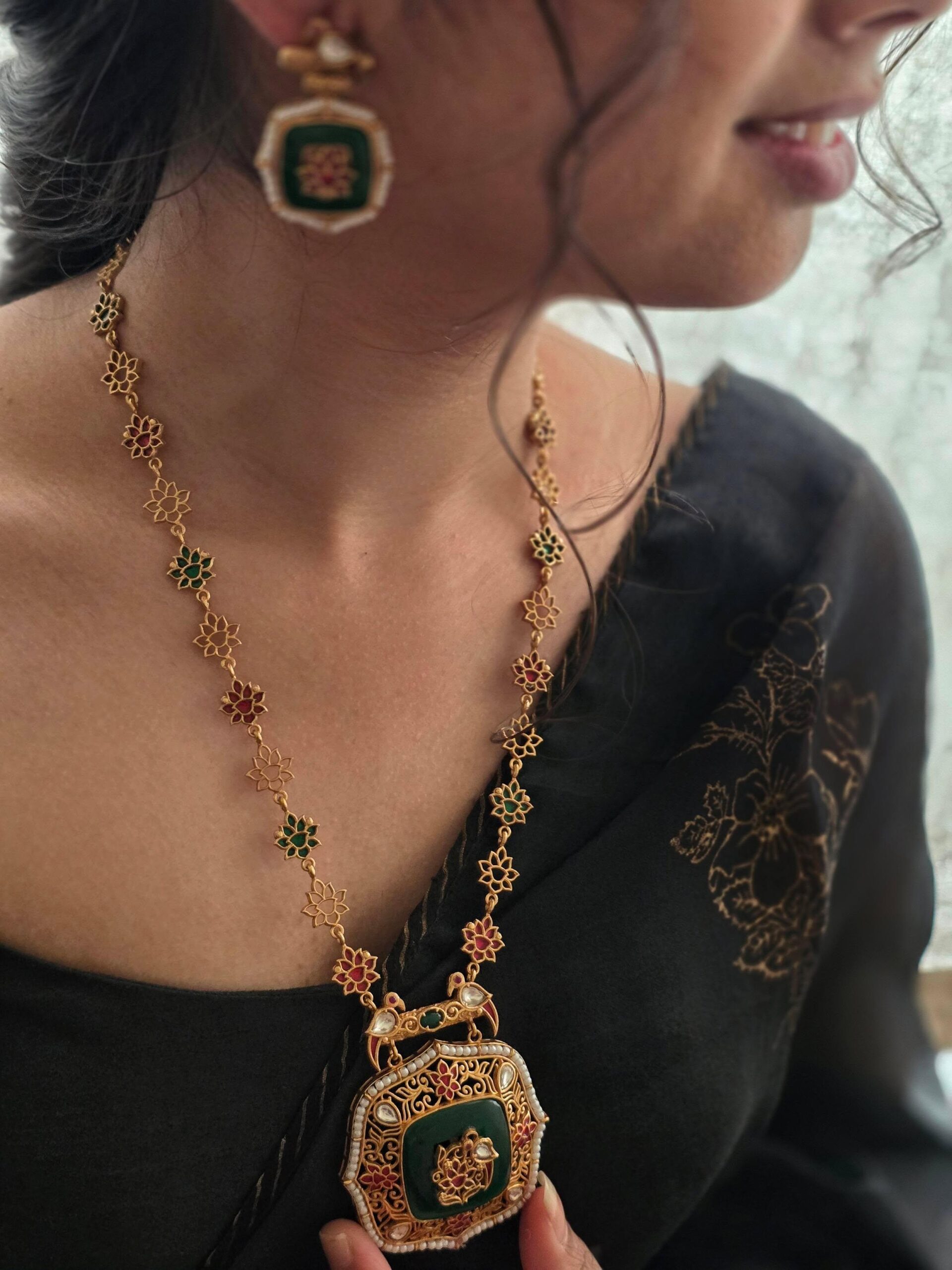 Saira handcrafted long necklace Thumbnail