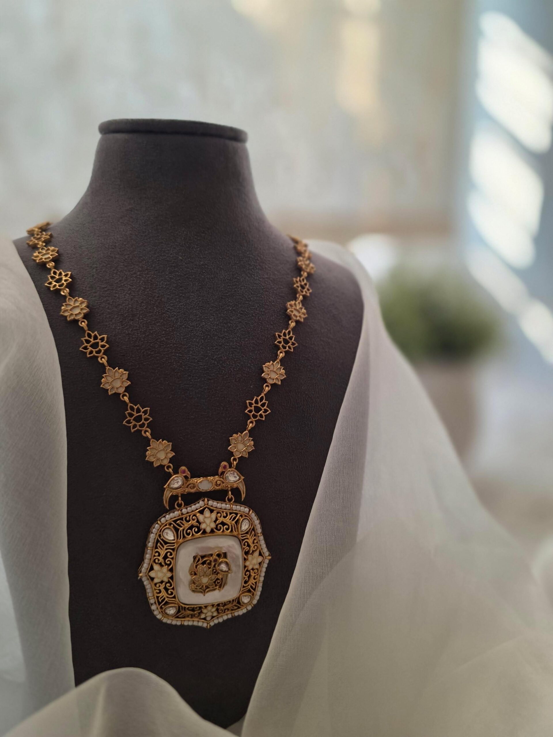 Saira handcrafted long necklace Thumbnail