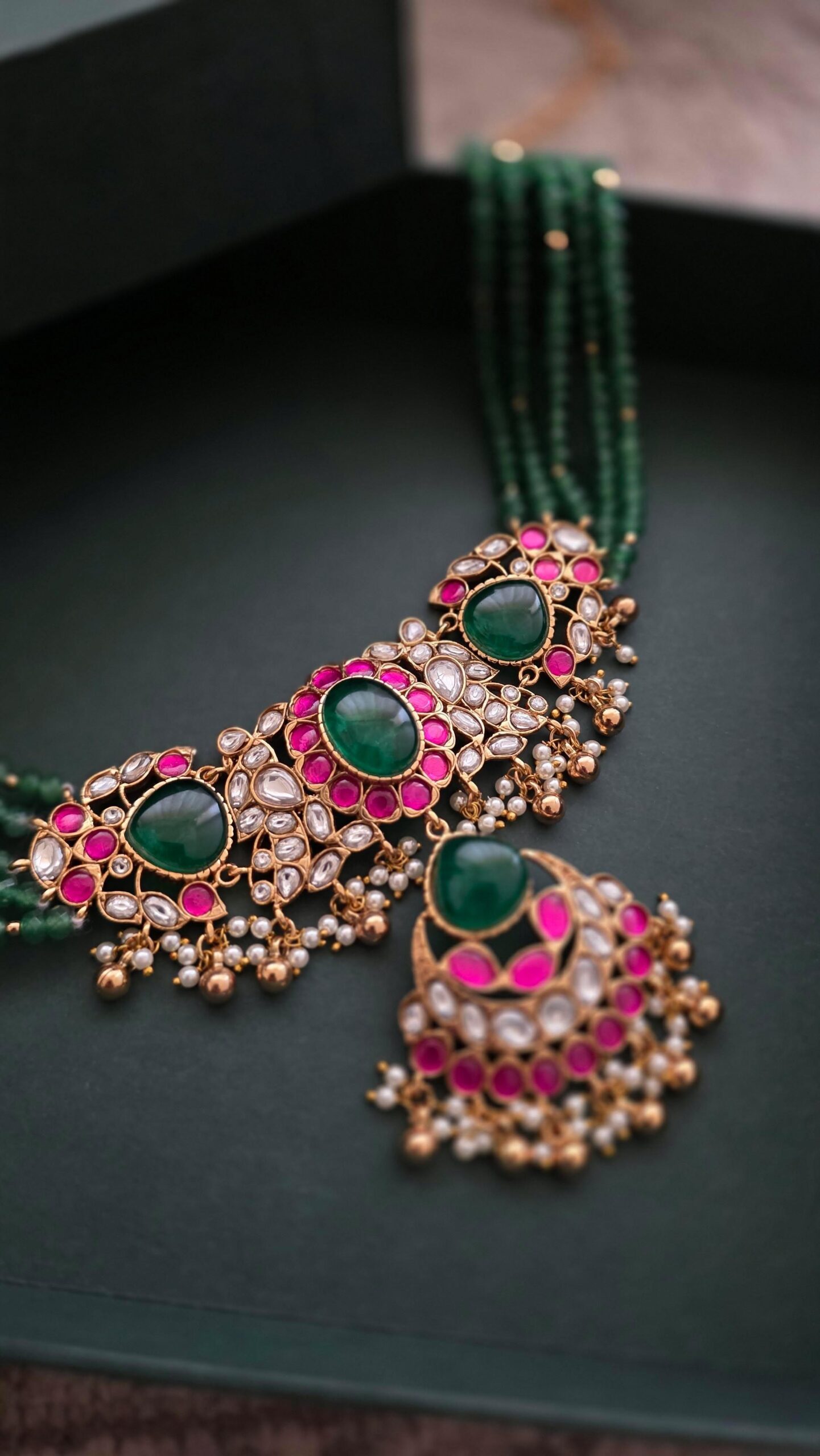 Nupura quartz and polki necklace Thumbnail