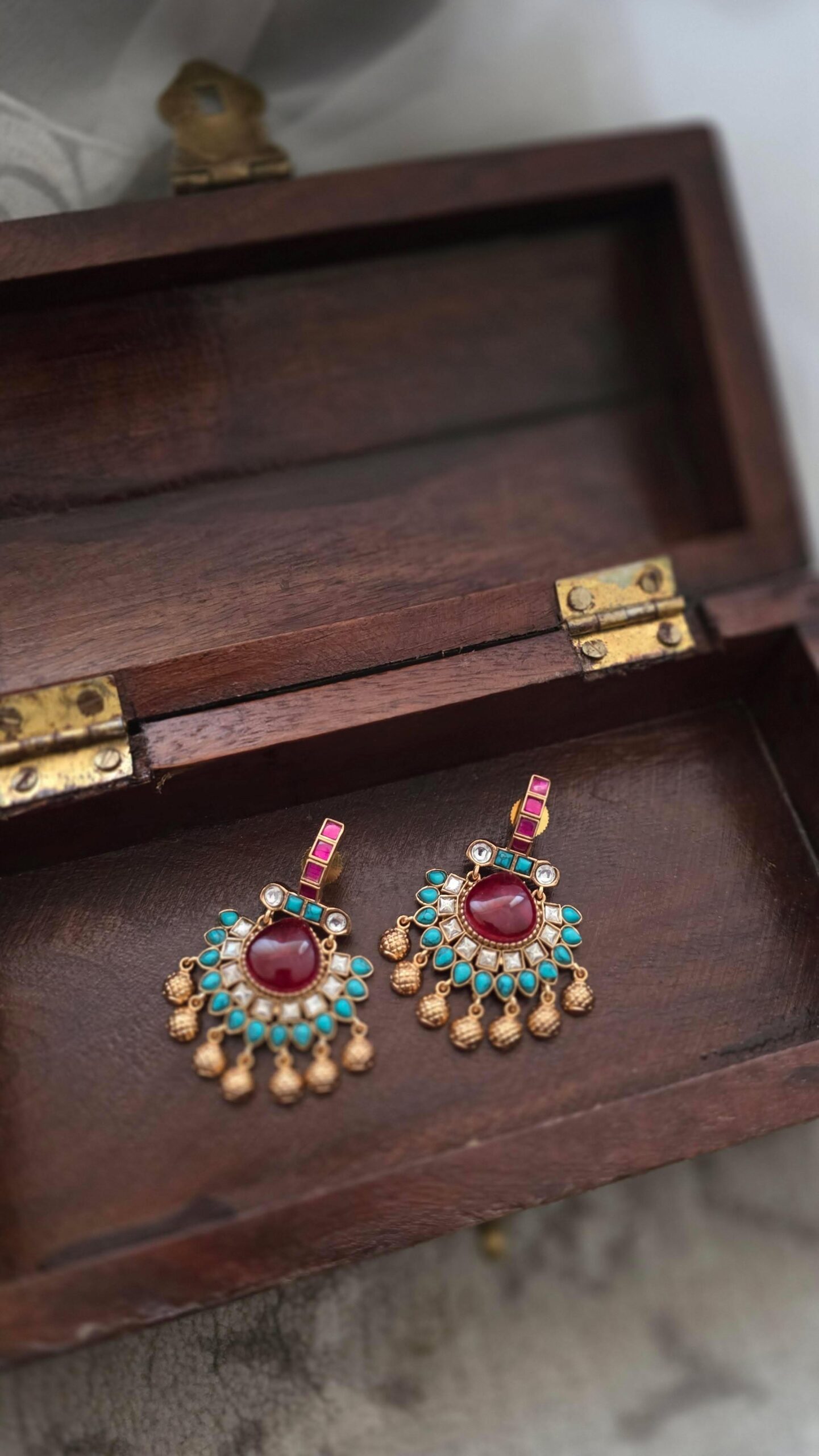 Arooj quartz and polki earrings Thumbnail