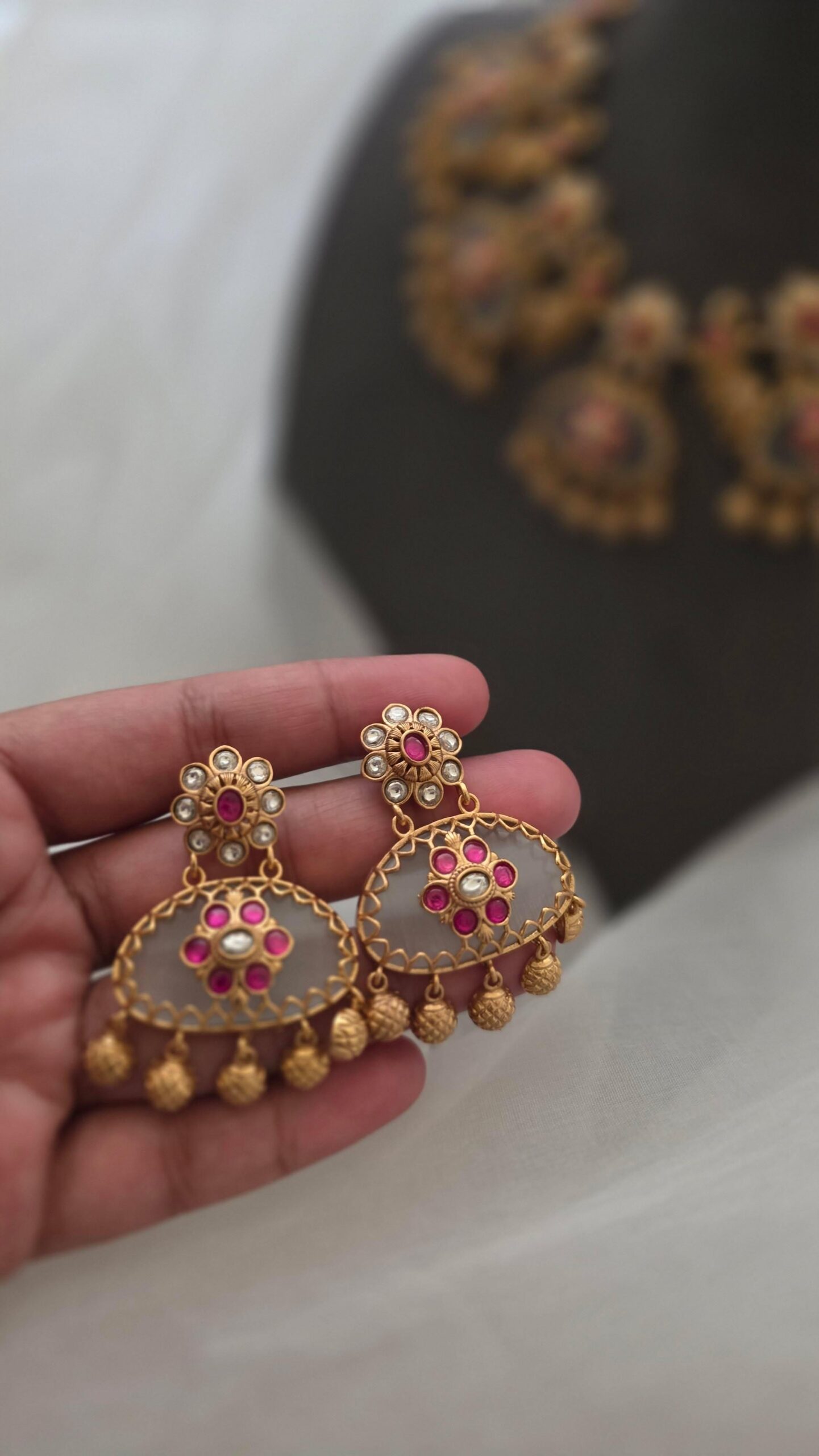 Meenlata handcrafted quartz and polki necklace Thumbnail