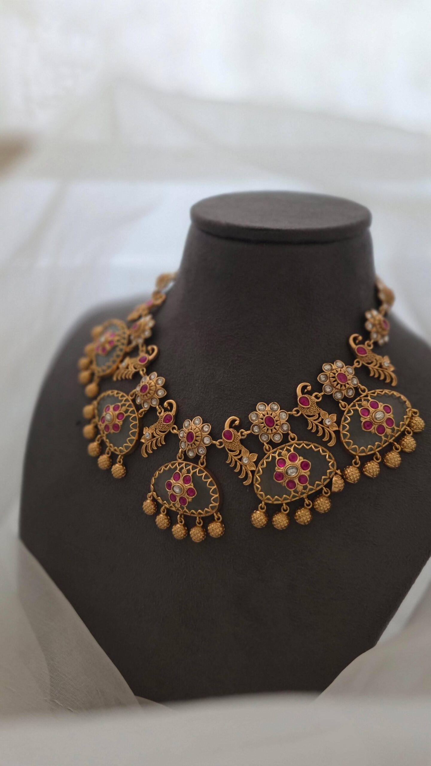 Meenlata handcrafted quartz and polki necklace Thumbnail