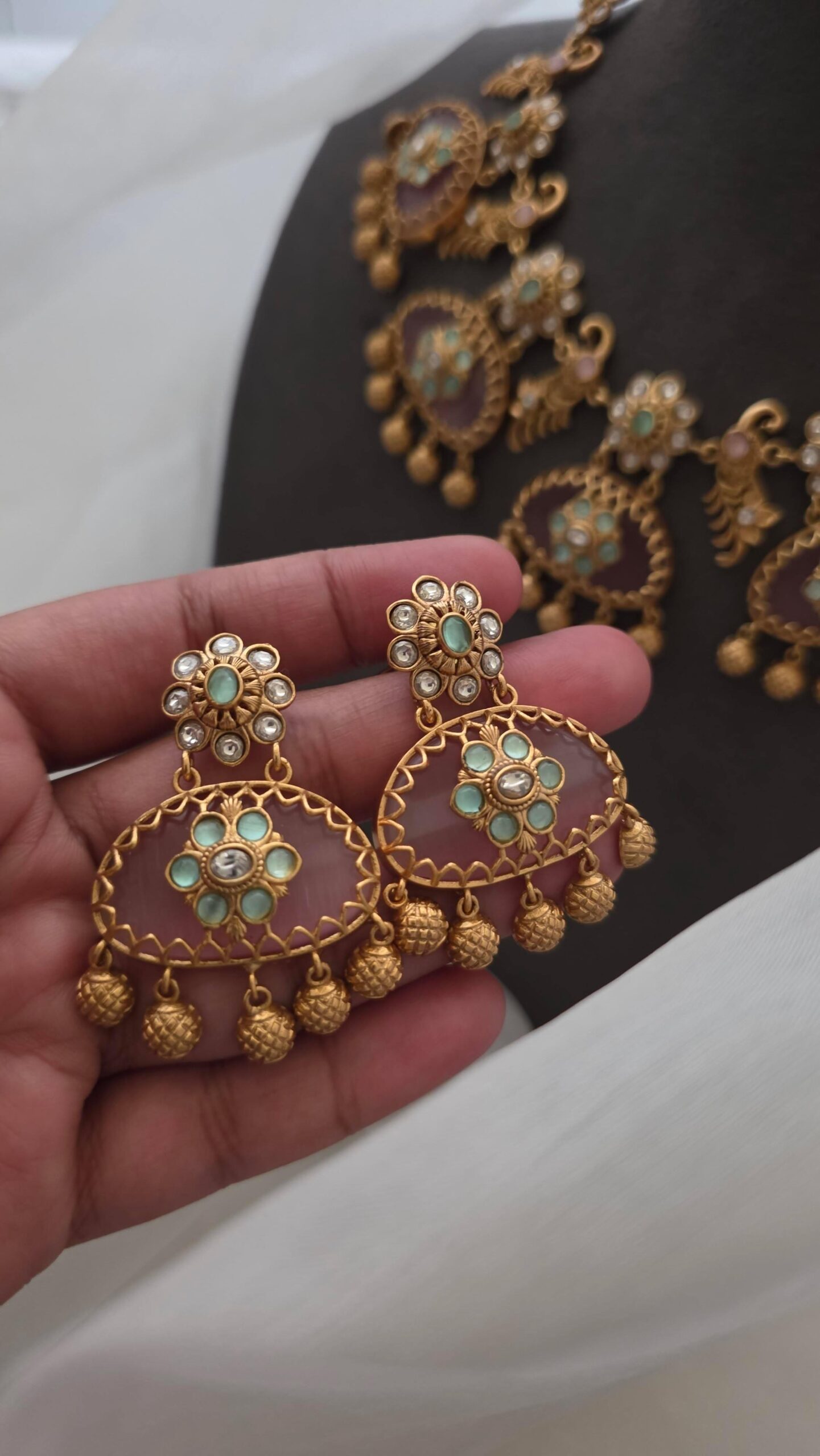 Meenlata handcrafted quartz and polki necklace Thumbnail