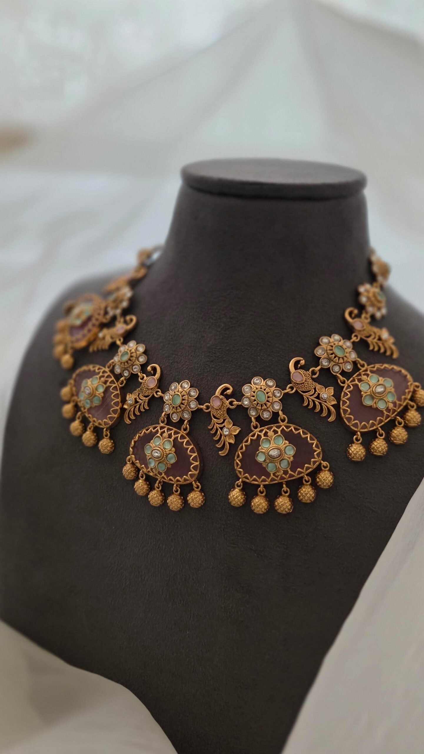 Meenlata handcrafted quartz and polki necklace Thumbnail