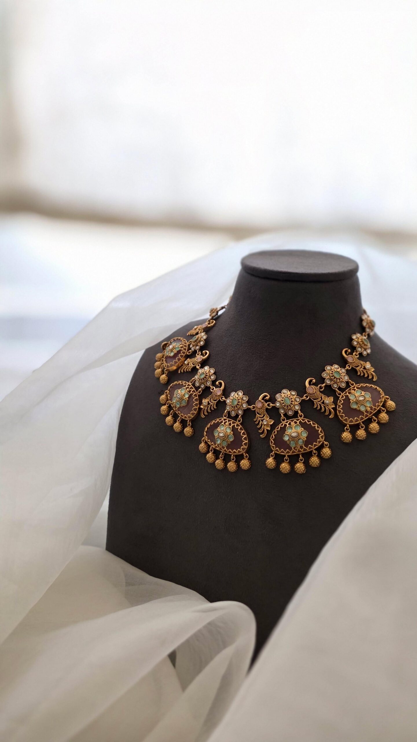 Meenlata handcrafted quartz and polki necklace Thumbnail