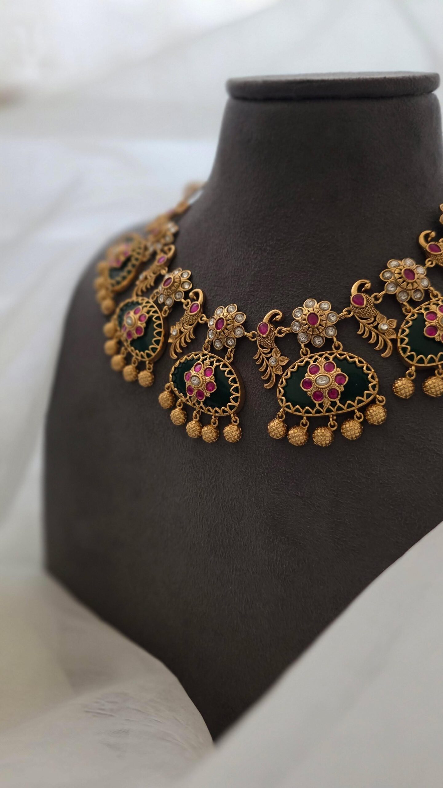 Meenlata handcrafted quartz and polki necklace Thumbnail