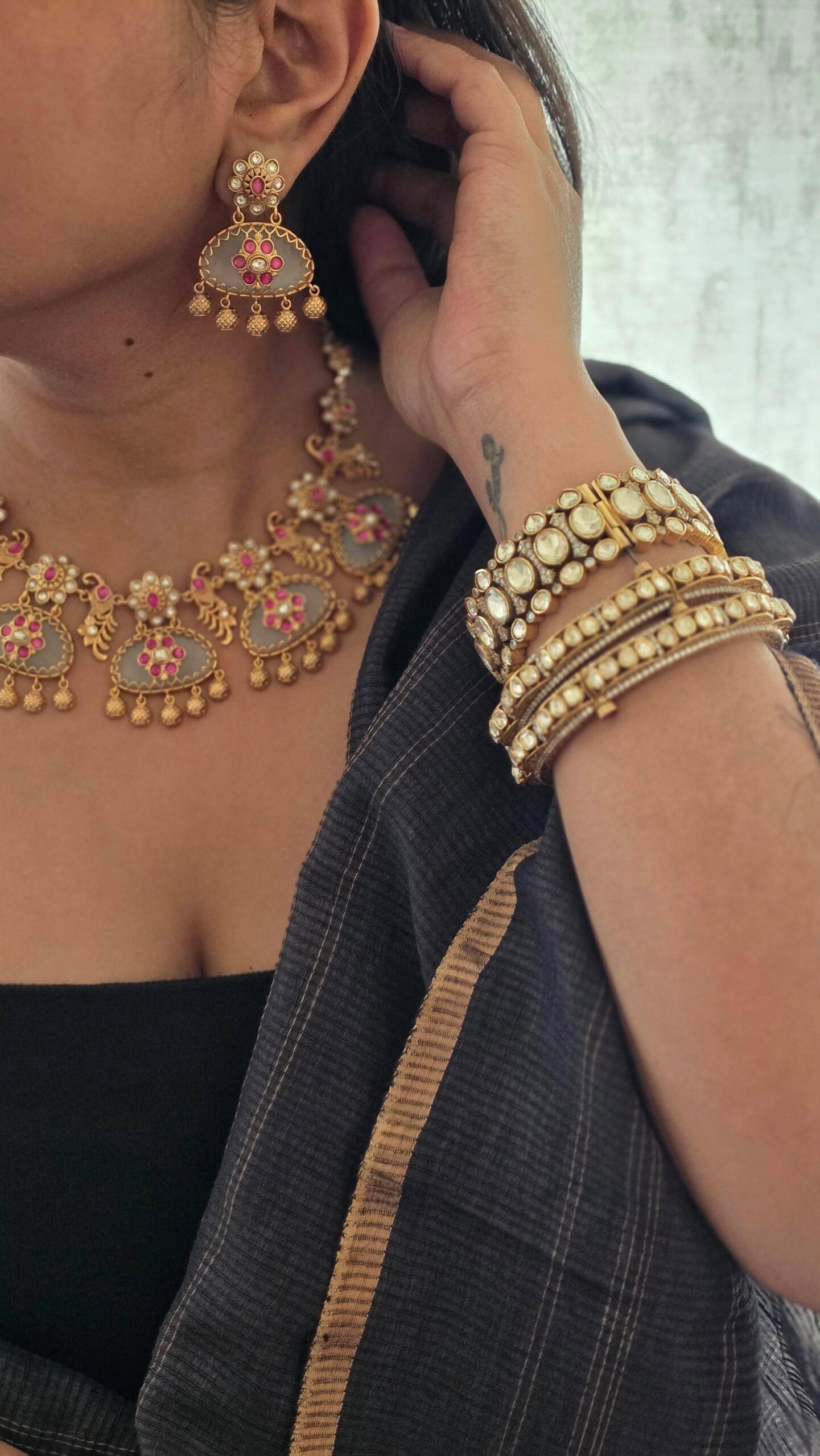 Meenlata handcrafted quartz and polki necklace Thumbnail