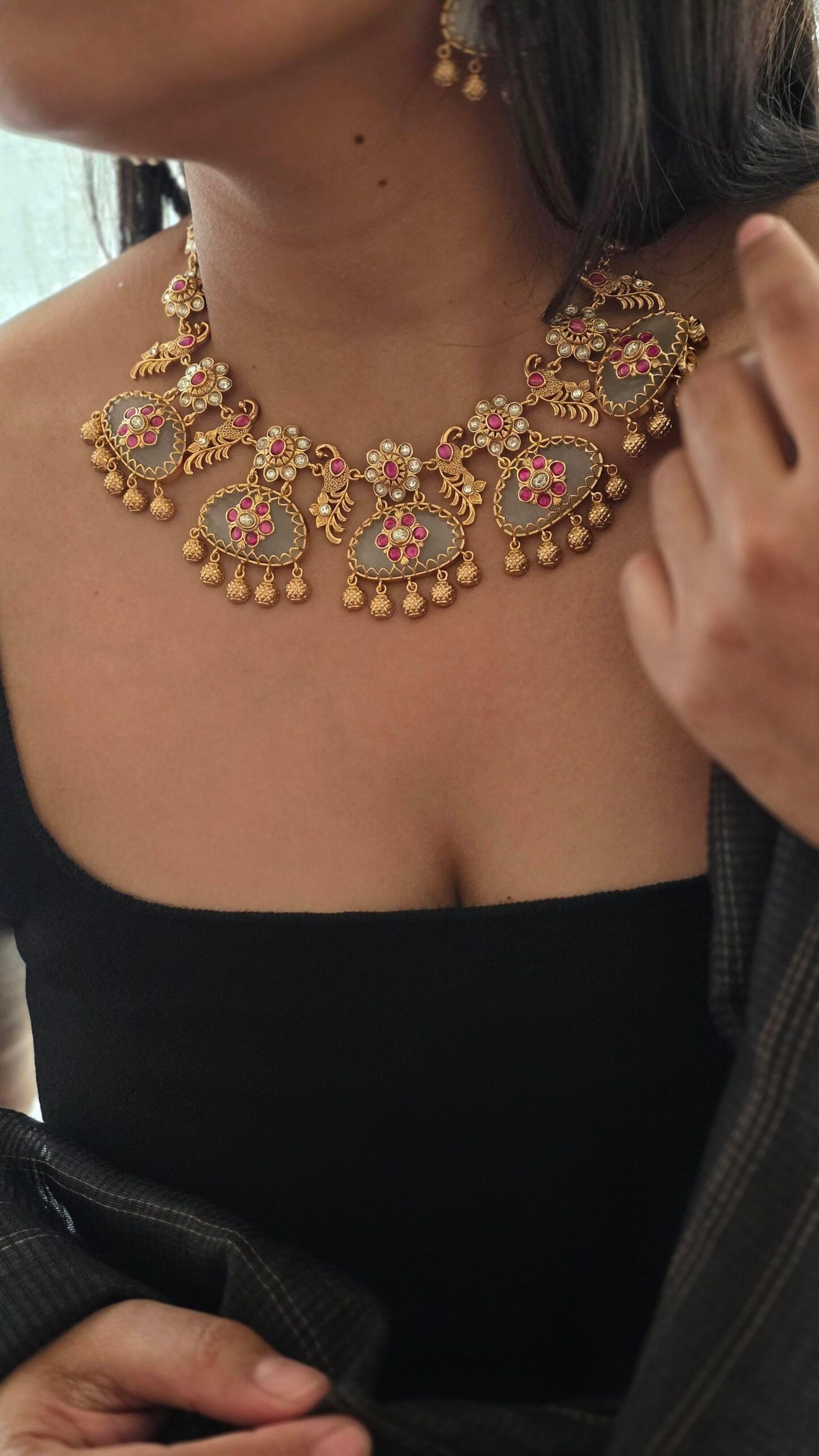 Meenlata handcrafted quartz and polki necklace Thumbnail