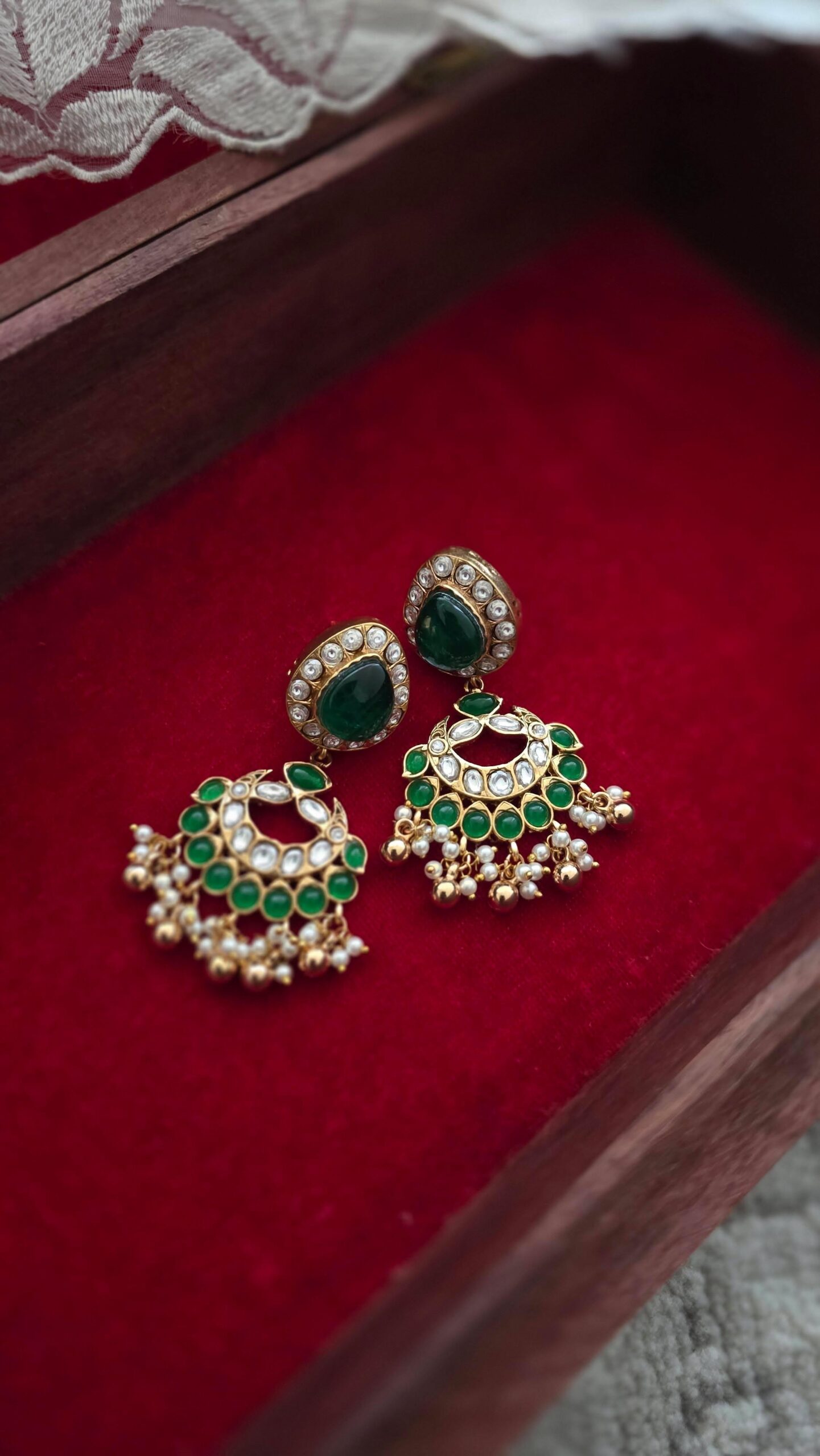 Vardan quartz and polki necklace Thumbnail