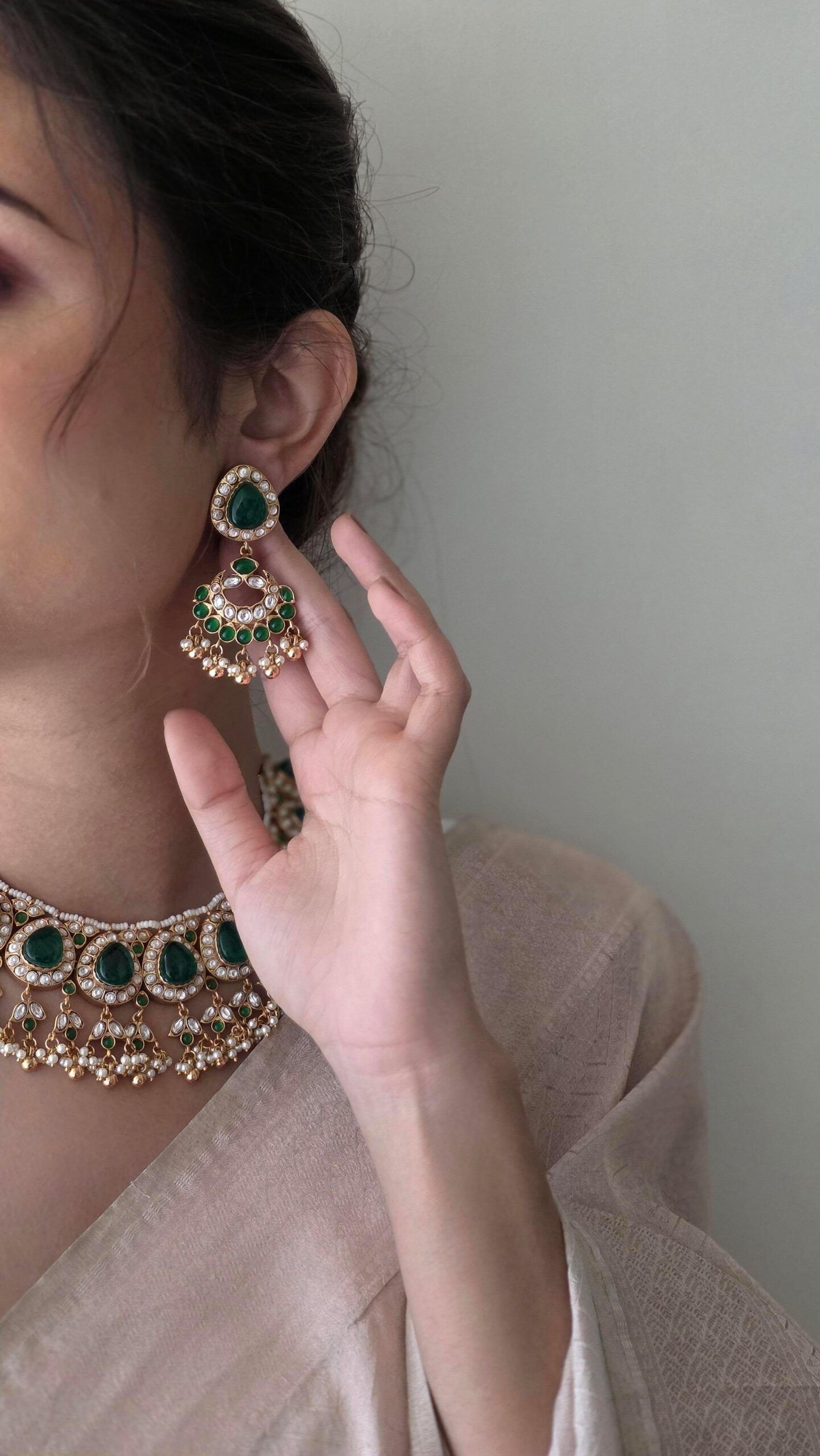 Vardan quartz and polki necklace Thumbnail