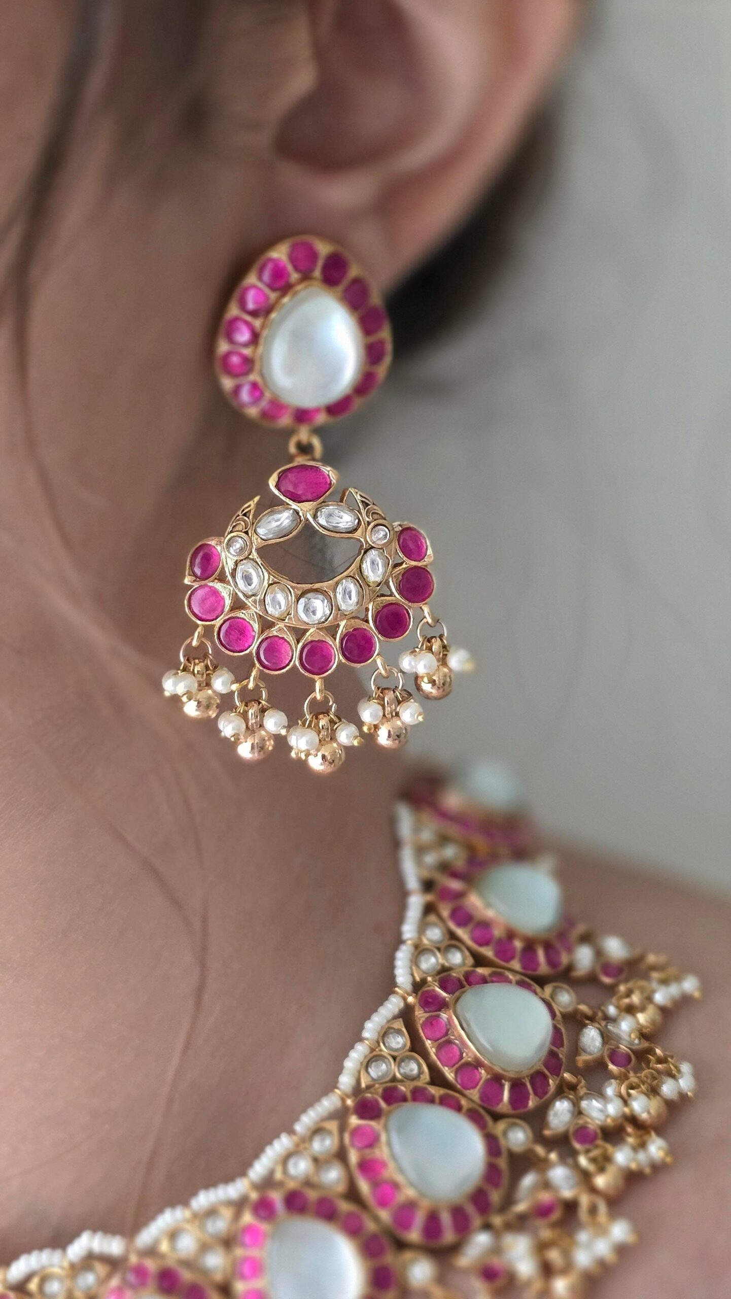 Vardan quartz and polki necklace Thumbnail